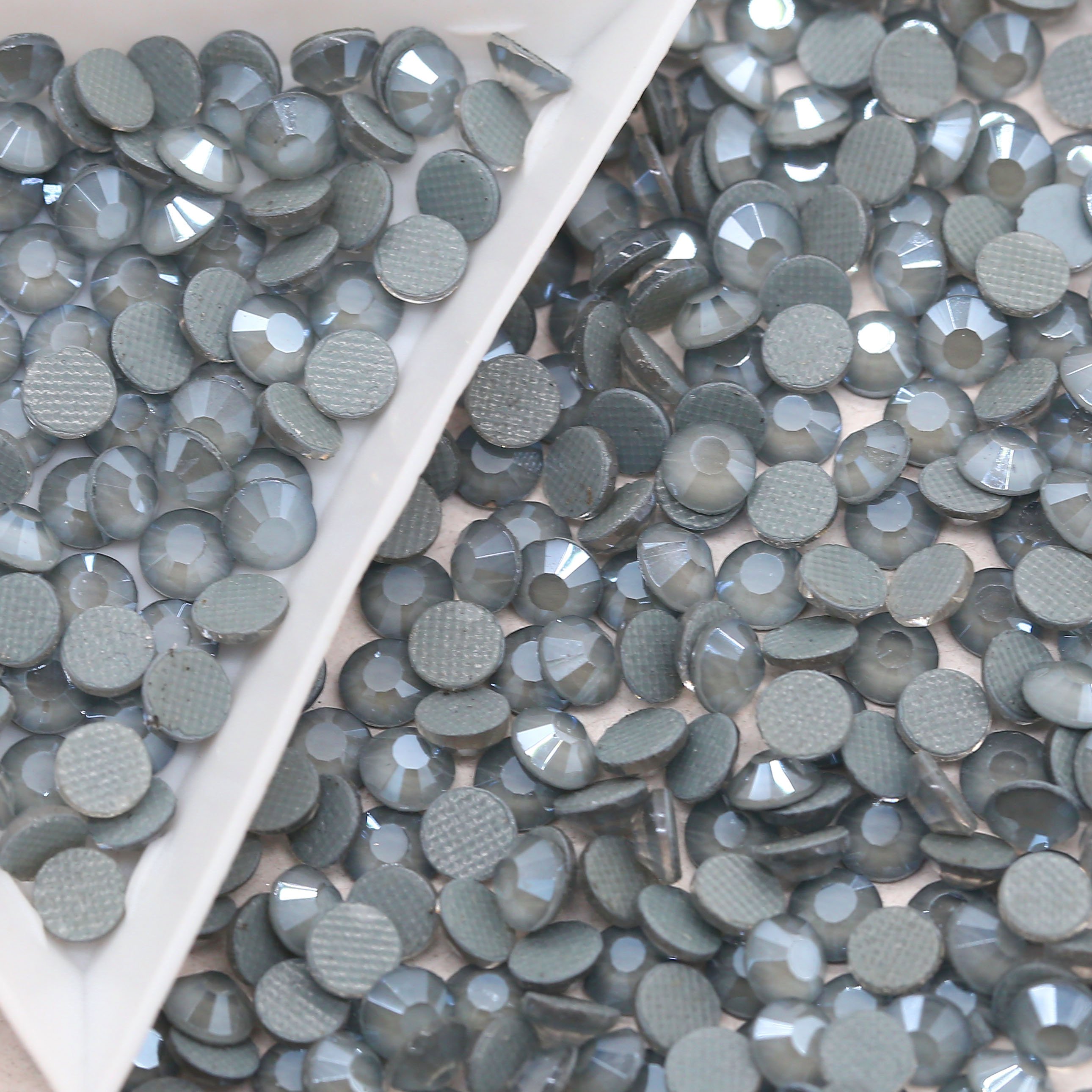 Xulin Custom SS10-SS30 Mix Size Mocca Grey Color Hotfix Flat Back Glass Rhinestones