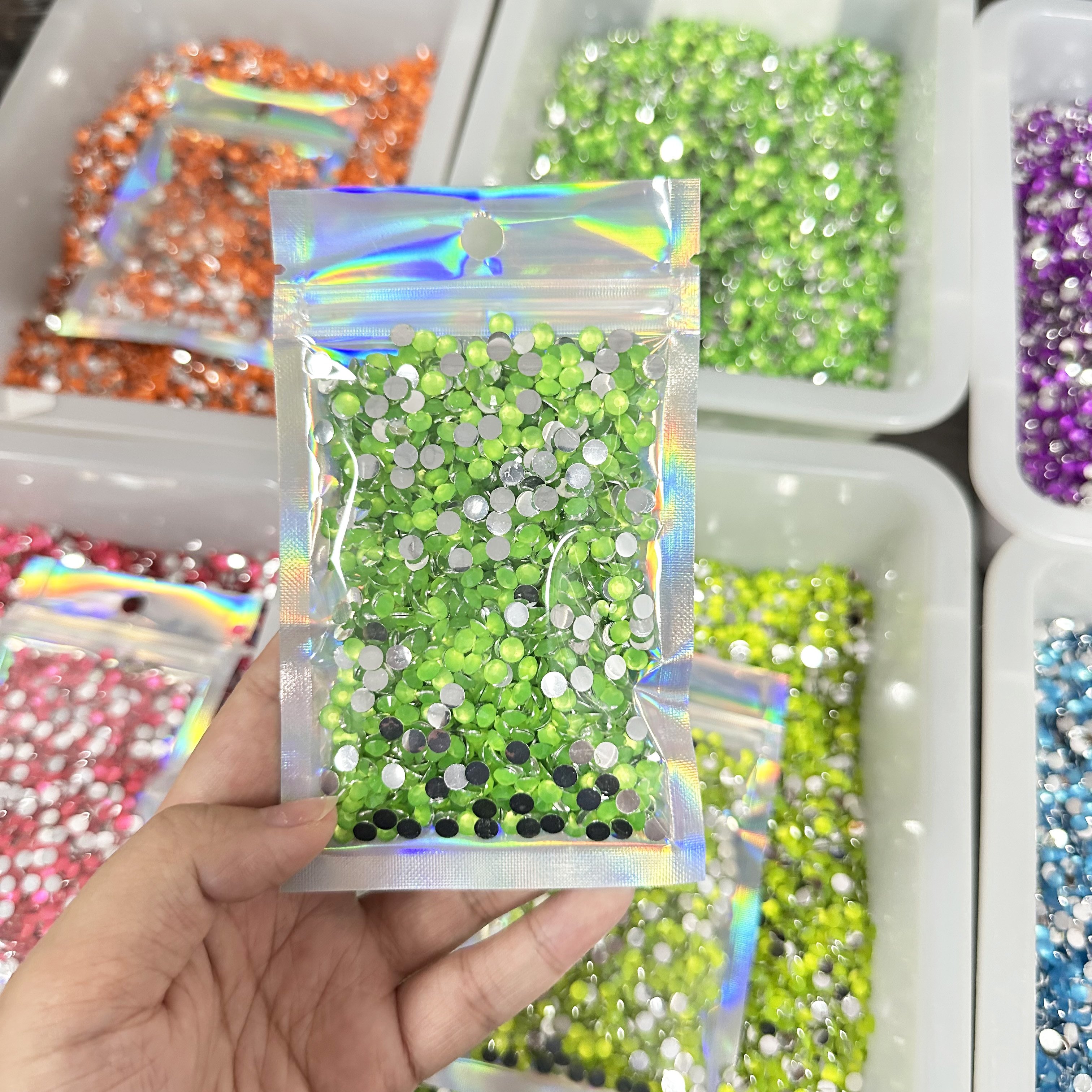 XULIN New Neon Color Glow Under UV 3mm 4mm 5mm Neon Jelly Resin Rhinestone In Bulk Package For Tumbler Decoration