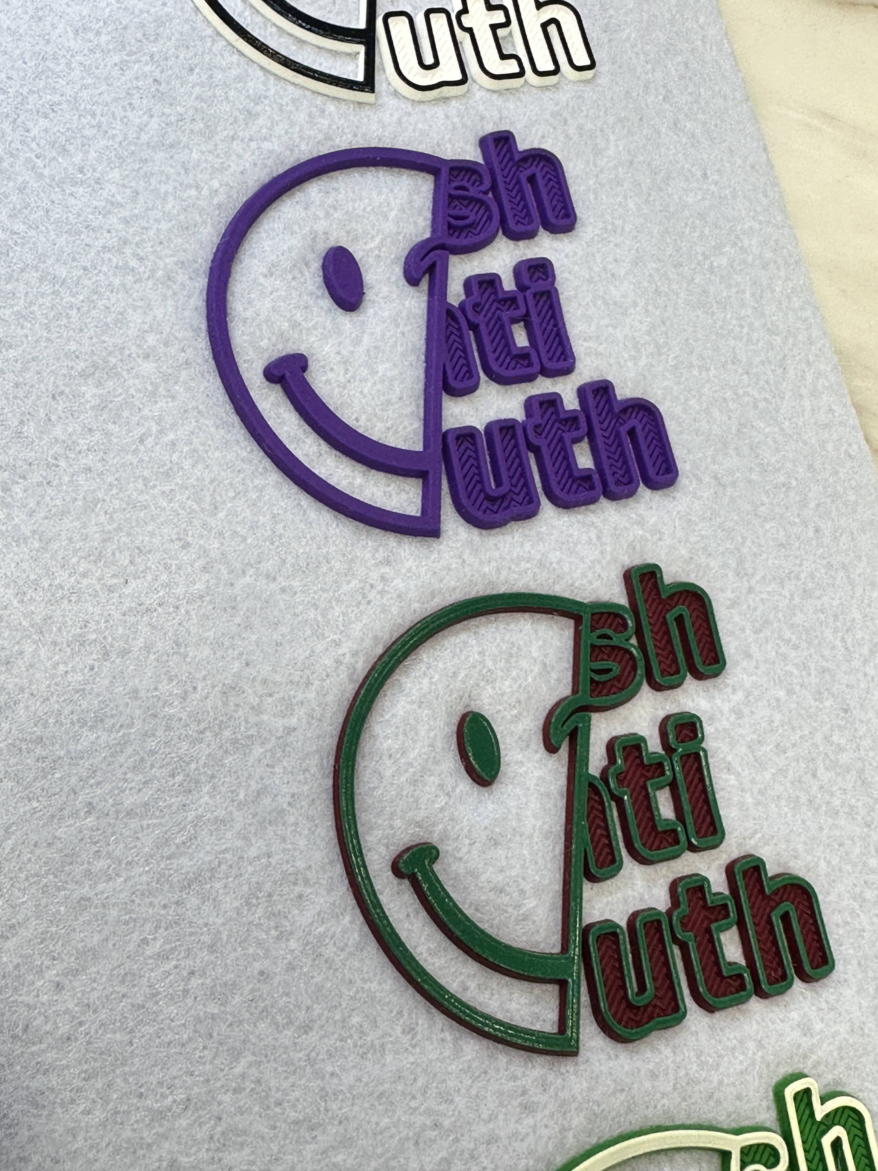 Free Sample Fashion Labels Heat Transfer Sticker Silicone Plating Garment Labels Raised Silicon 3D Smile Logo Printing 300pcs