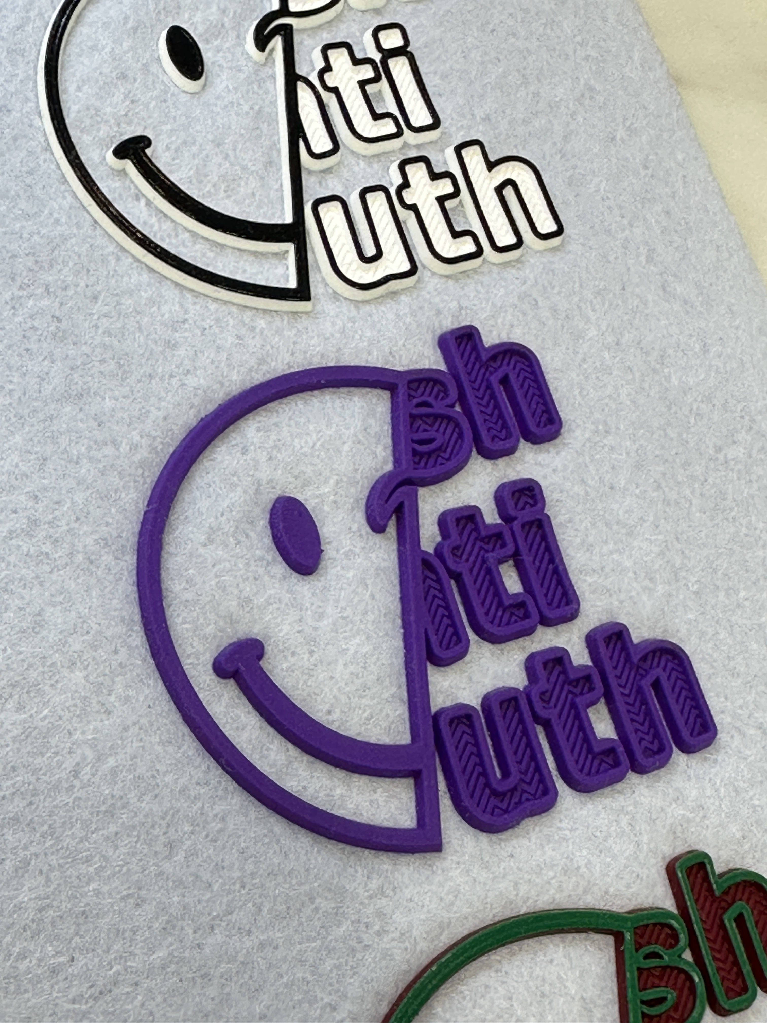 Free Sample Fashion Labels Heat Transfer Sticker Silicone Plating Garment Labels Raised Silicon 3D Smile Logo Printing 300pcs