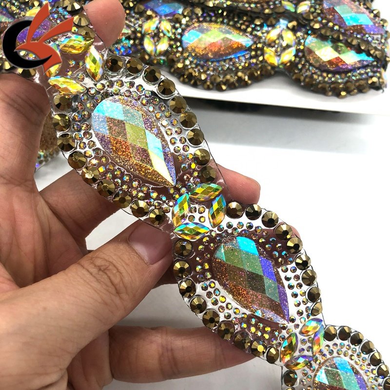 Factory wholesale Hot fix gold glitter fancy rhinestone trims for Carnival costume decoration