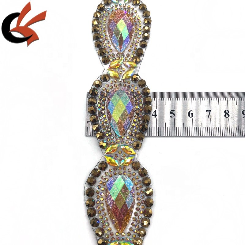 Factory wholesale Hot fix gold glitter fancy rhinestone trims for Carnival costume decoration