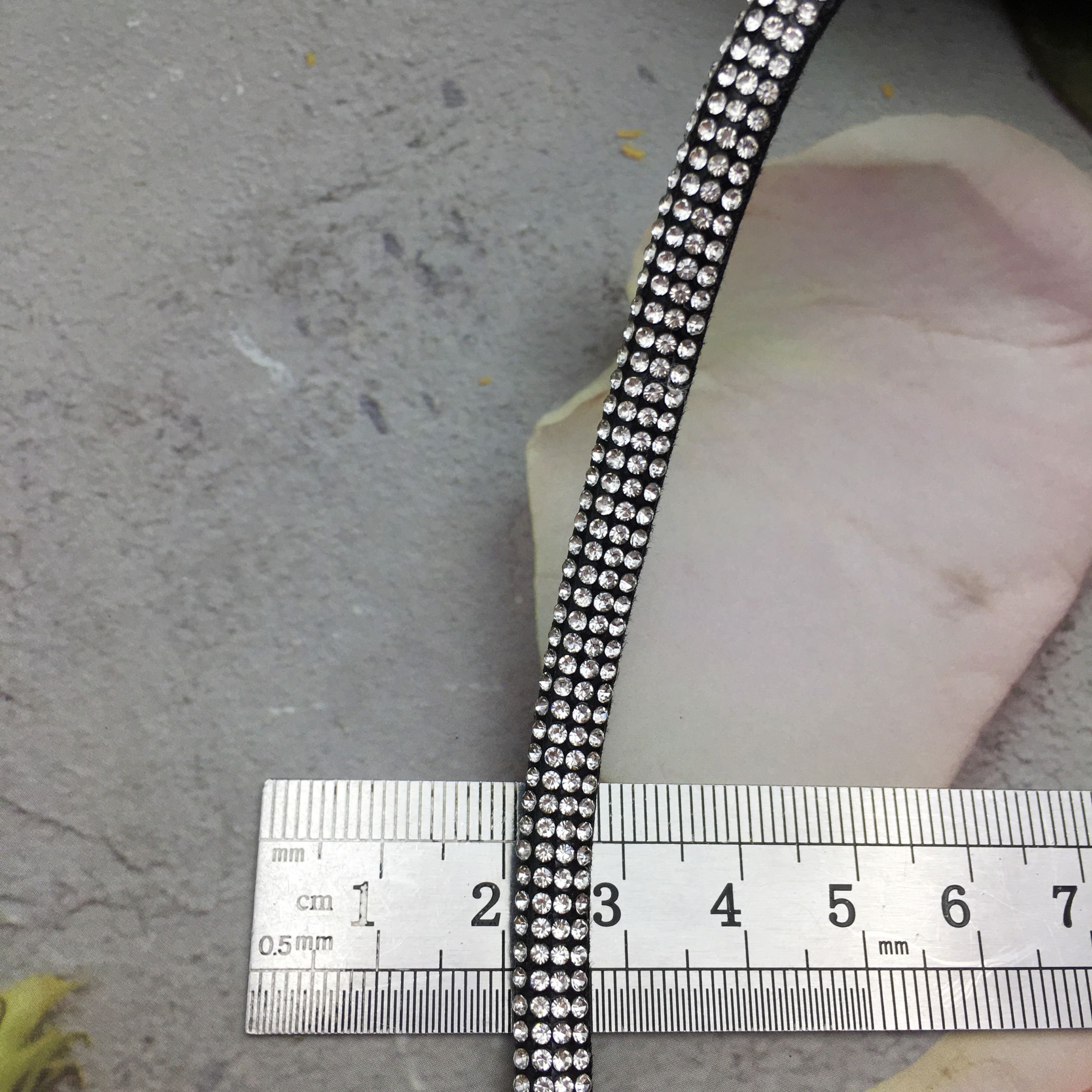 SINRONG 4mm 4-Row Semi-Round Flatback Rhinestones DIY Clothing Accessory with Glue-On Technique for Garments Shoe Bags