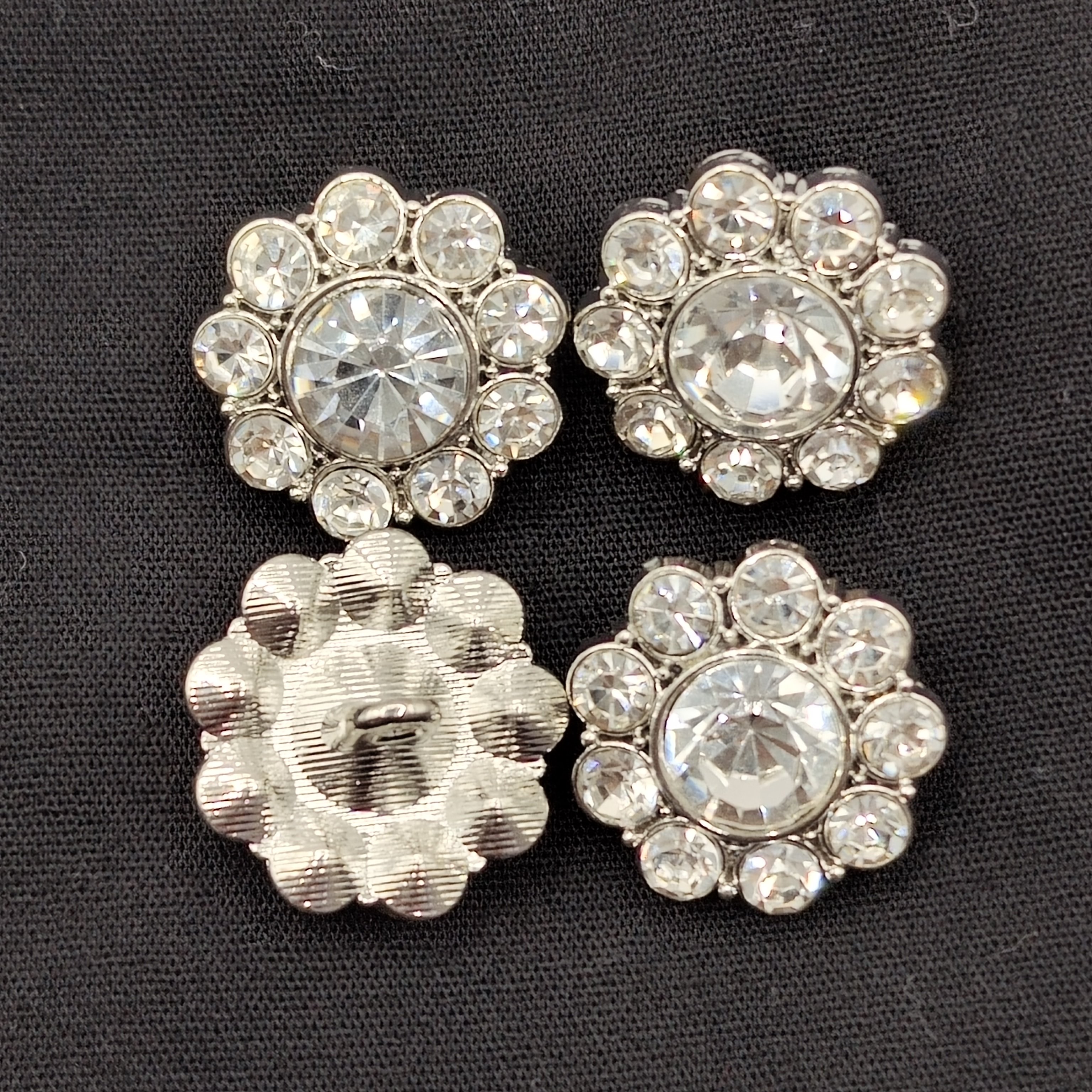 Custom 18mm Available High Quantity Rhinestone Button Alloy Thread Cristal Button For Ladies Cardigan