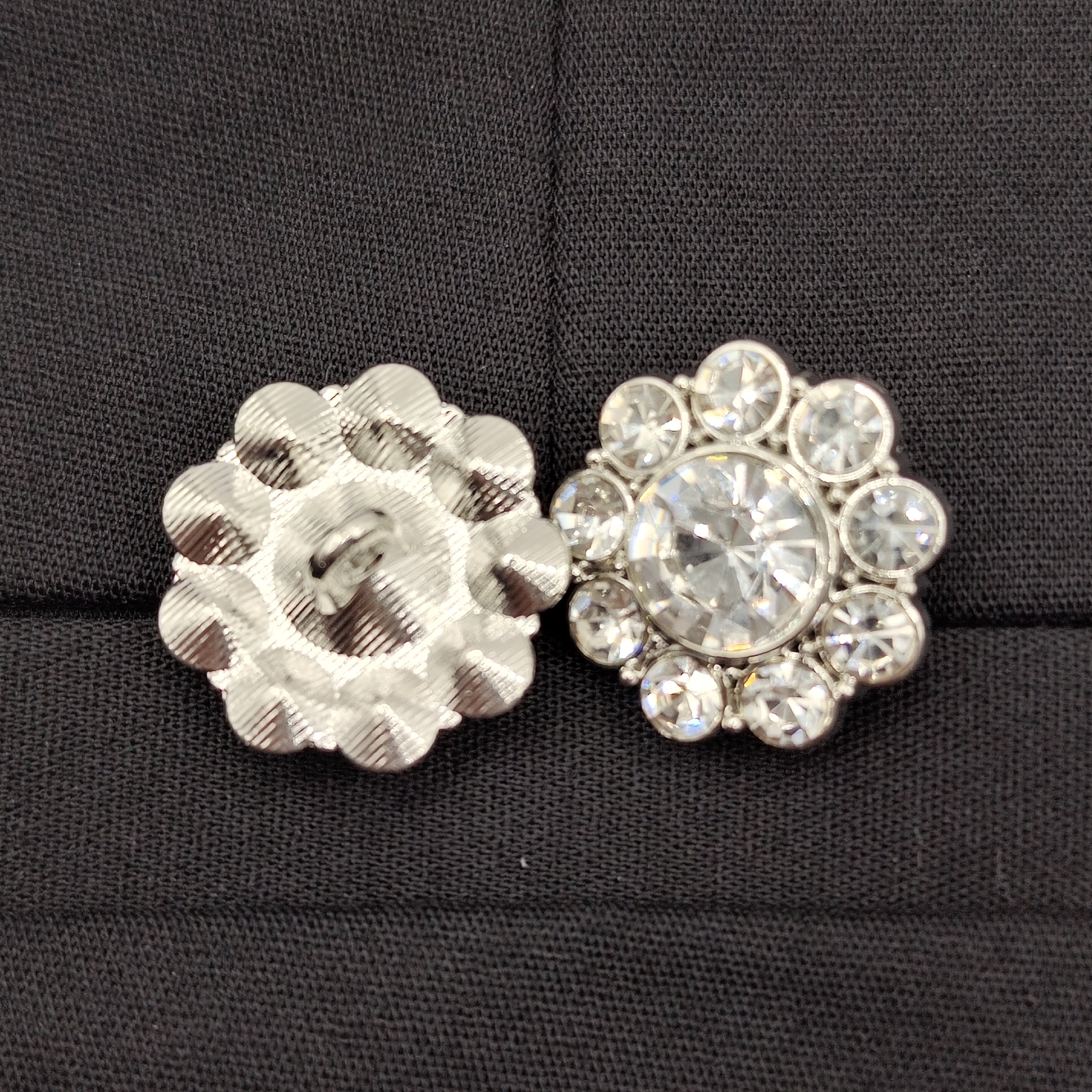Custom 18mm Available High Quantity Rhinestone Button Alloy Thread Cristal Button For Ladies Cardigan