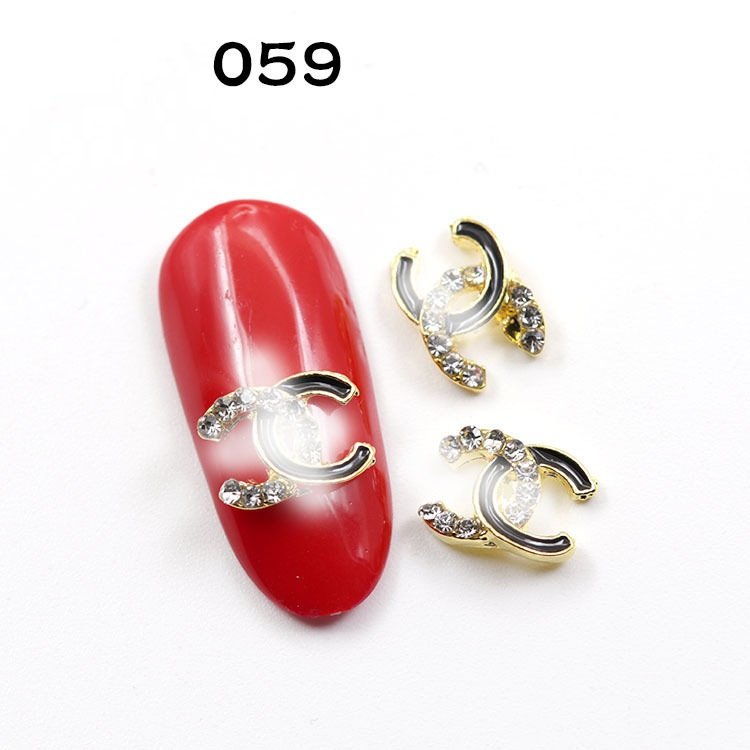Qianya Brand Trend Zircon Nail Art Charm Kawaii Metal 3D Luxury Brand Logo Rhinestone Nail Charms Brand Nail Art Sticker Decals