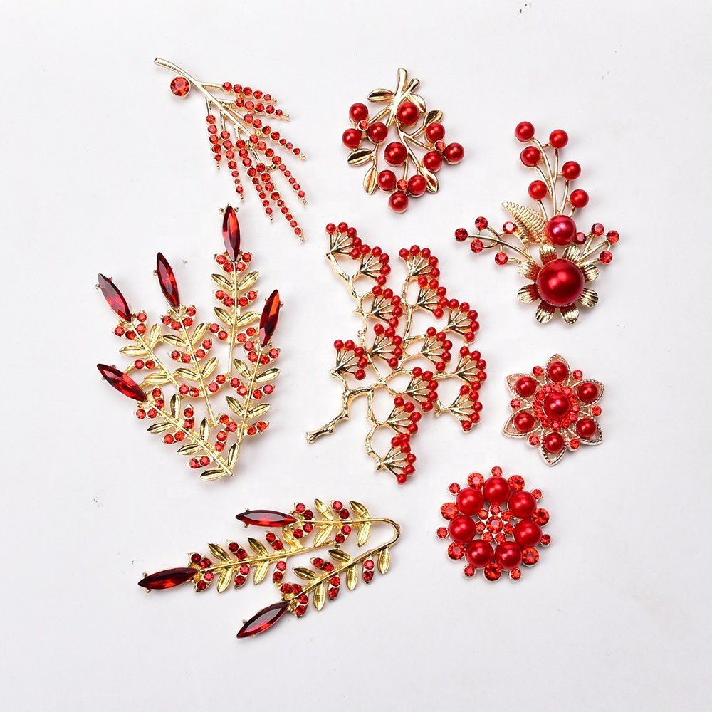 Red Color Rhinestone Alloy Flower Pine Tree Brooch Flat Back Crystal Pearl Leaf Button For Wedding Christmas Clothes Decoration