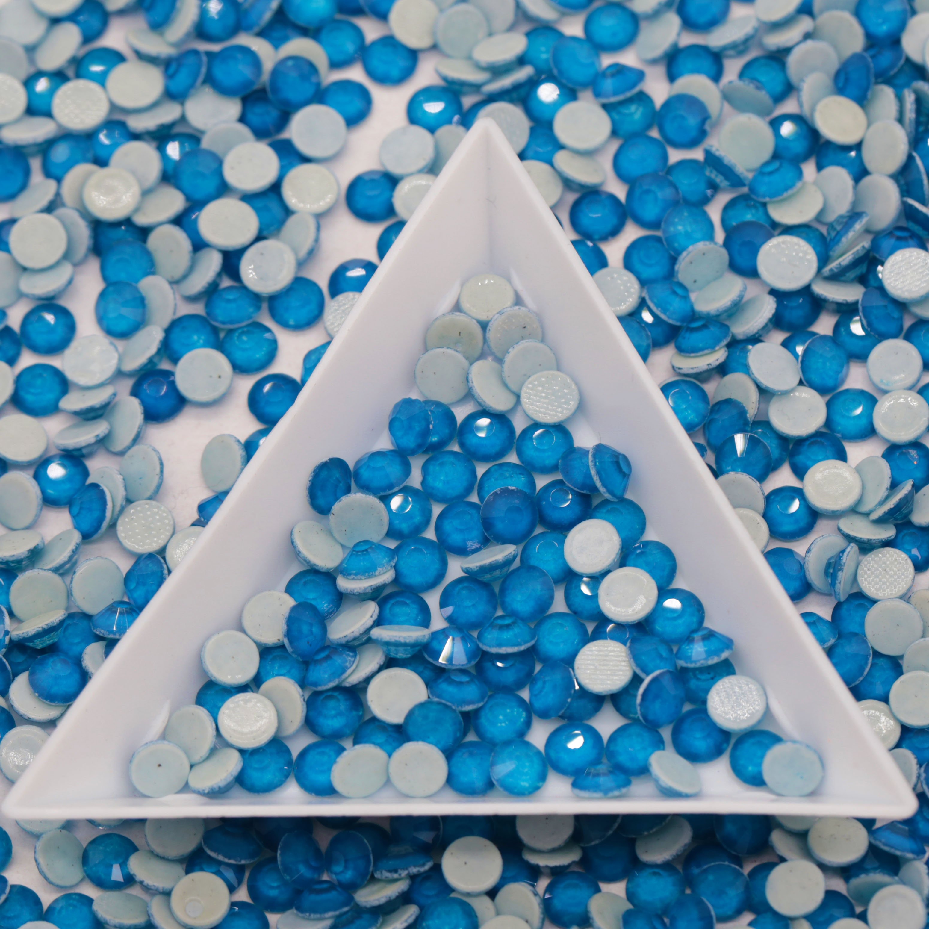 Xulin SS16 SS20 Neon Capri Blue Color Round Crystal Stone Hotfix Flatback Neon Glass Rhinestone For Clothes Design DIY