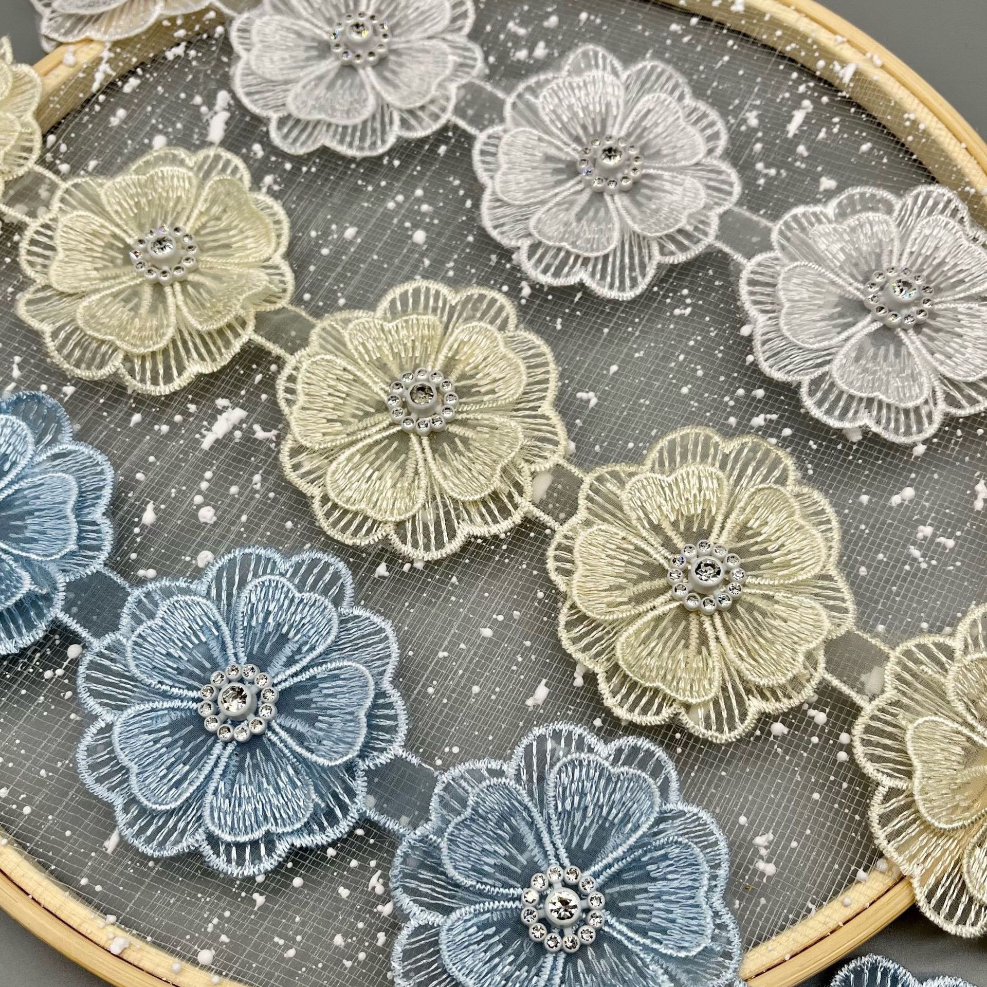 Cheap Wholesale Customizable Colors 3D Flower New Fancy Design Organza Lace Rhinestone Crystal Trim For Clothes