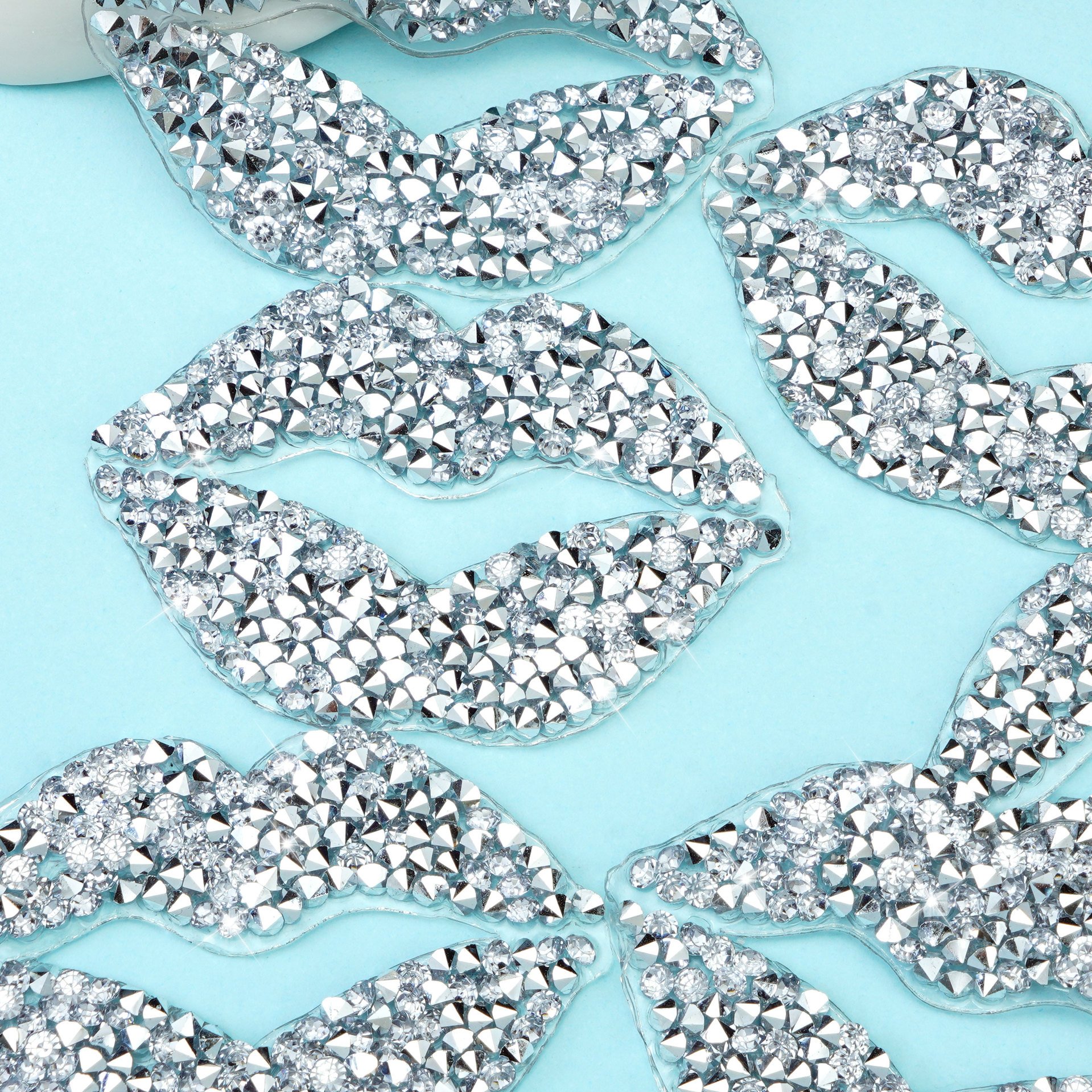 Popular Women Rhinestone Hat Bag Patches Heat Press Small Silver Shiny Lips Iron on Patches for Children Dress Clothing.