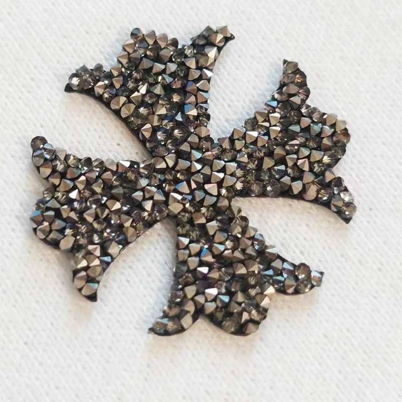 New product shiny Hot Fix rhinestone T-shirt Flat Back sticker high-quality crystal diamonds heat transfer labels