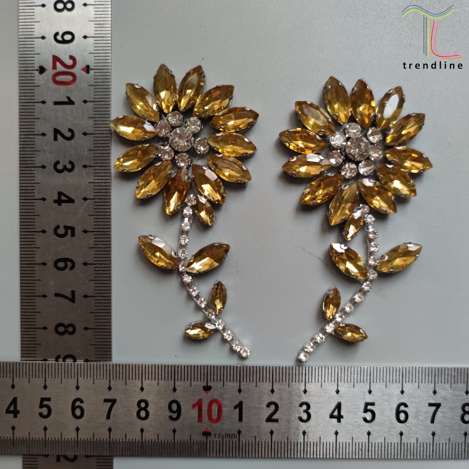 Ironed on glue back gold color flower shinny rhinestone appliques for bags