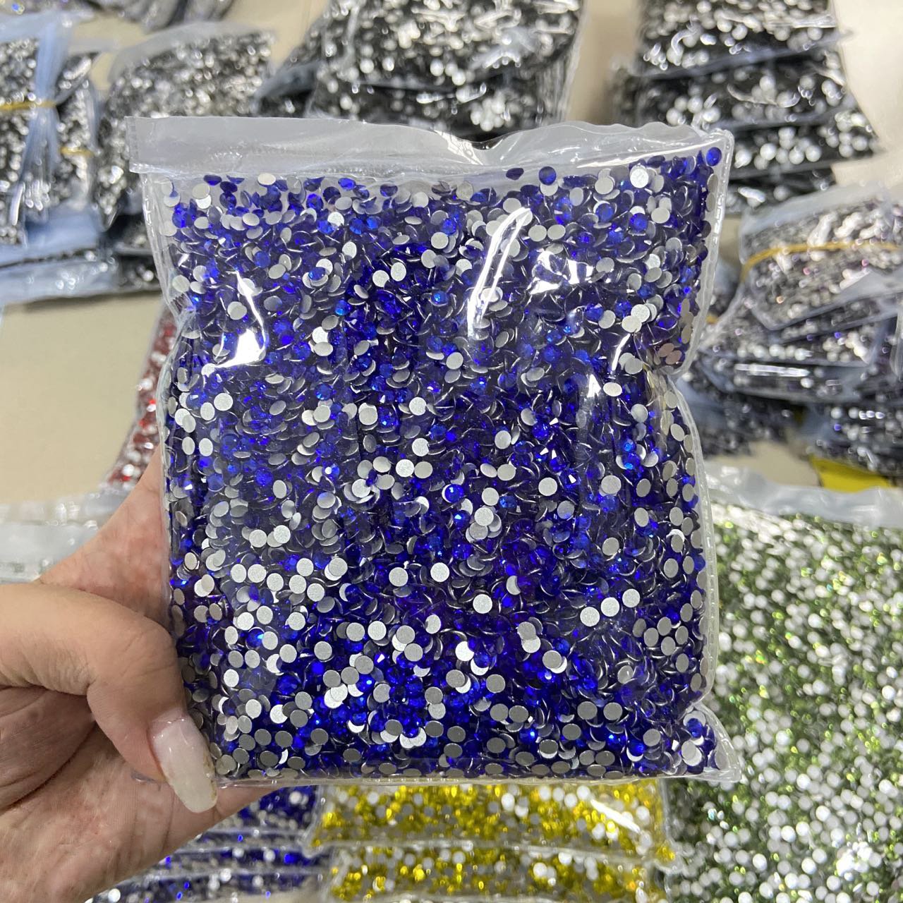 Whatstone Wholesale Golden Shadow Color Flatback Glass Crystal Nail Rhinestone For Nail Art Decoration
