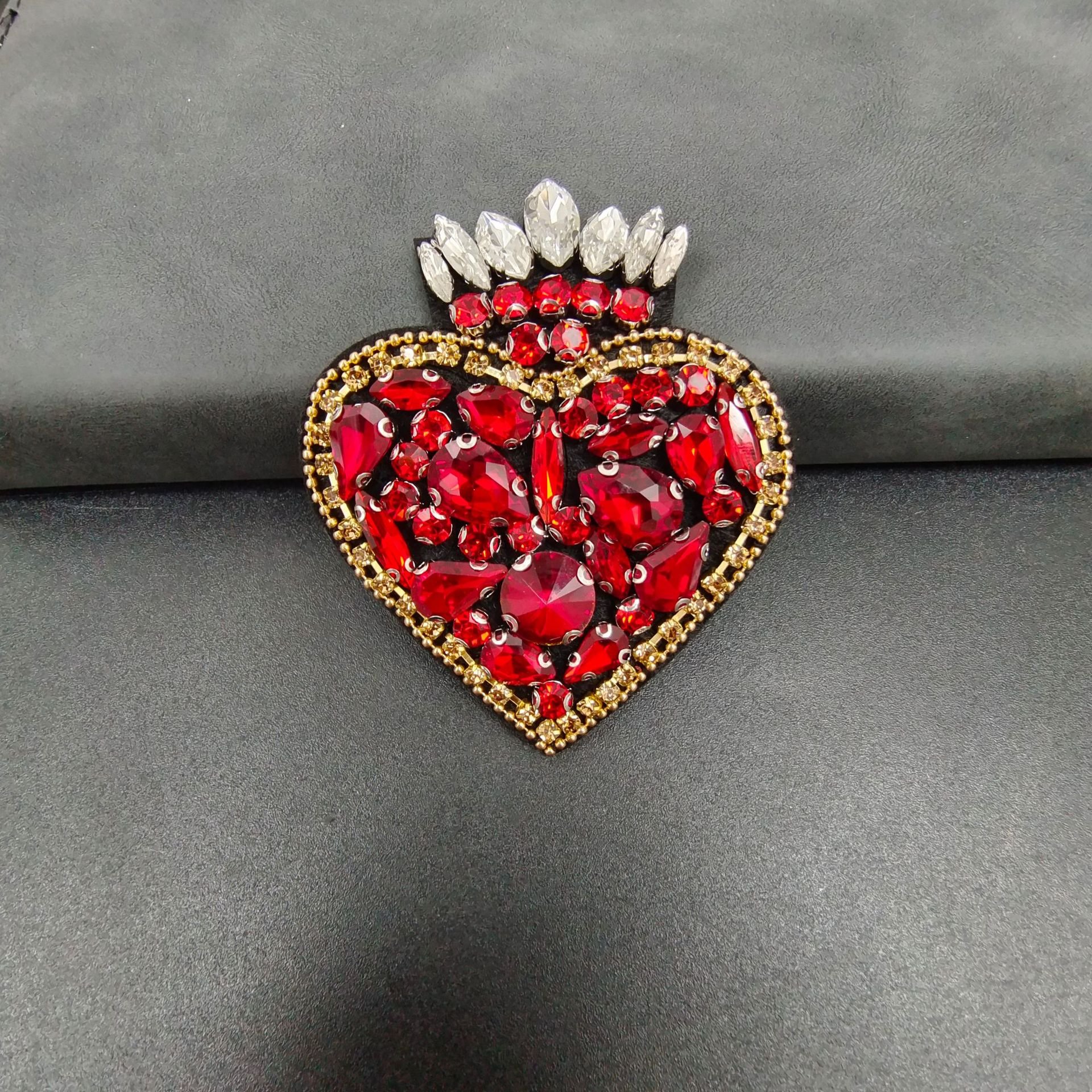 High quality wholesale diamond crown heart beaded patch Handmade Luxury Crystal rhinestone appliques for hat shoes and clothing