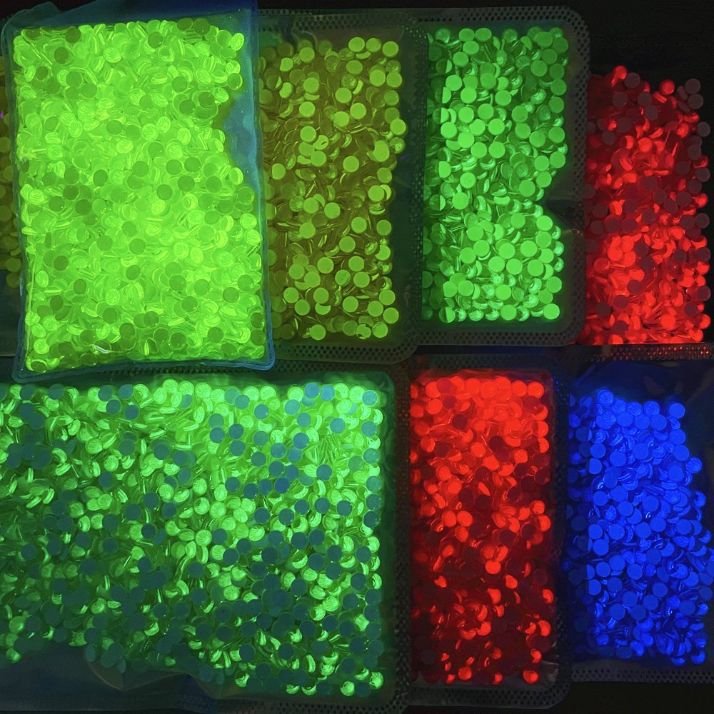 Glow Crystals Non Hotfix Rhinestones for Mugs High Quality Factory Wholesale SS6 to SS30 Neon Colors Flat Back Glass 1 Bag