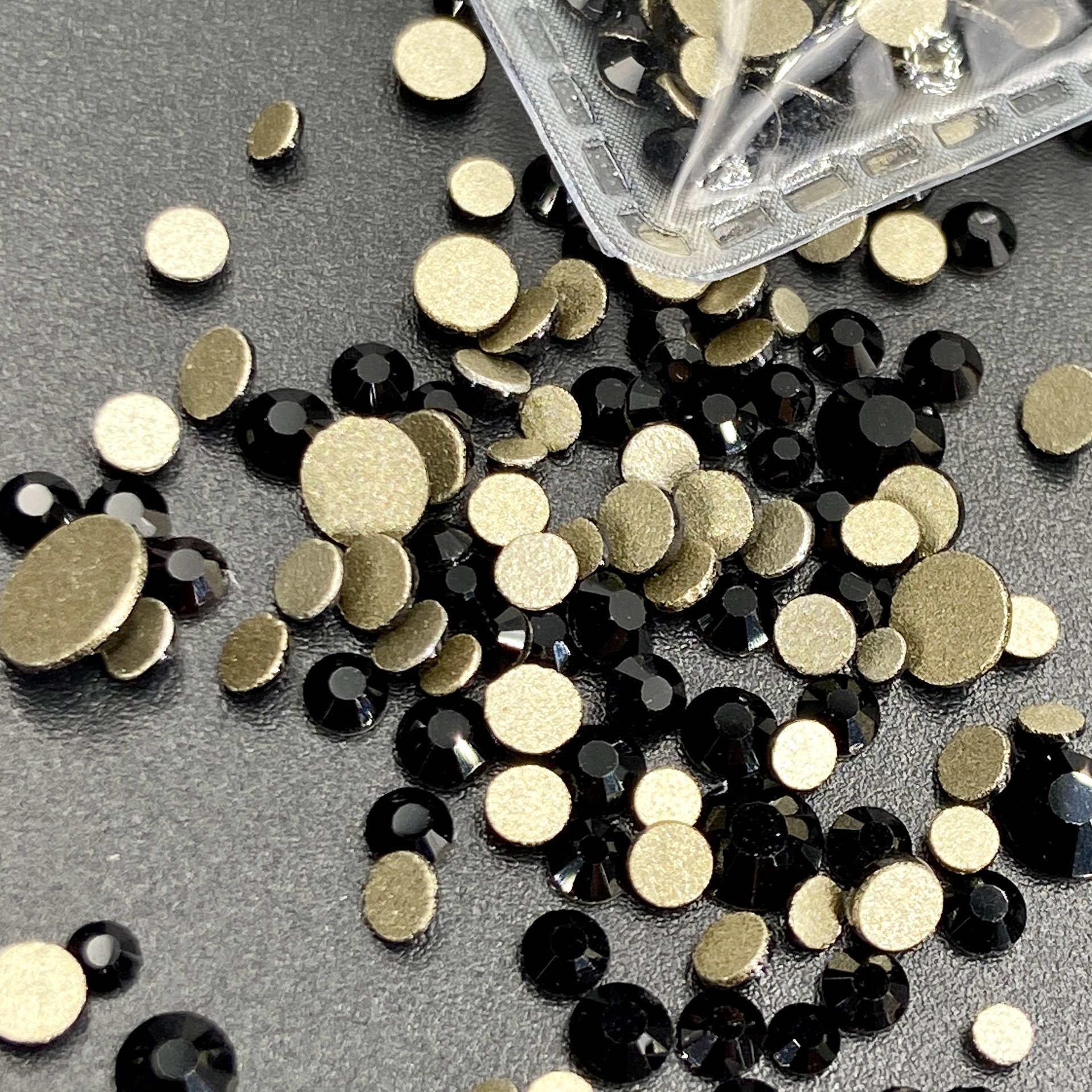 Swarovski rhinestones wholesale non hotfix rhinestones flat back women wig glass rhinestones wholesale
