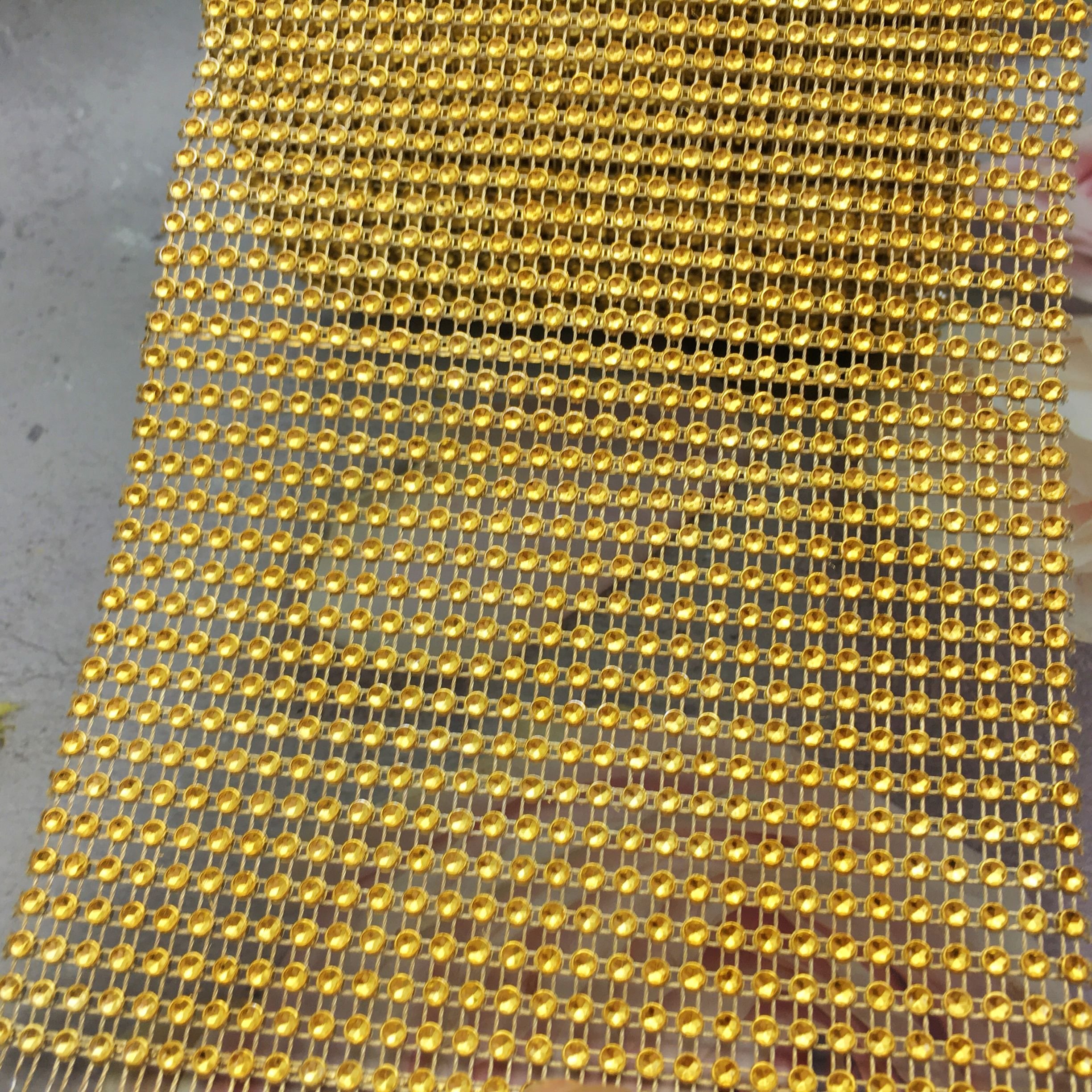 Wholesale 30 rows of 10 yards gold/silver plastic rhinestone strips with edging mesh rolls DIY for decorative accessories