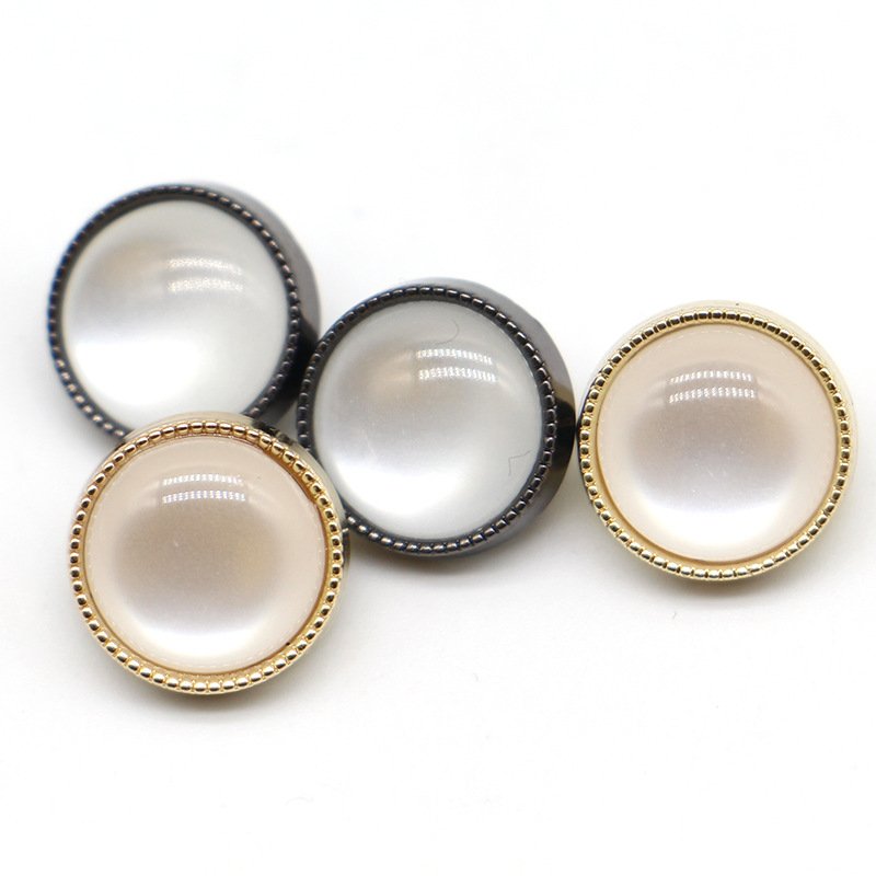 New Design Custom Elegant Metal Garment Embellishment Gold Rhinestones Pearl Buttons