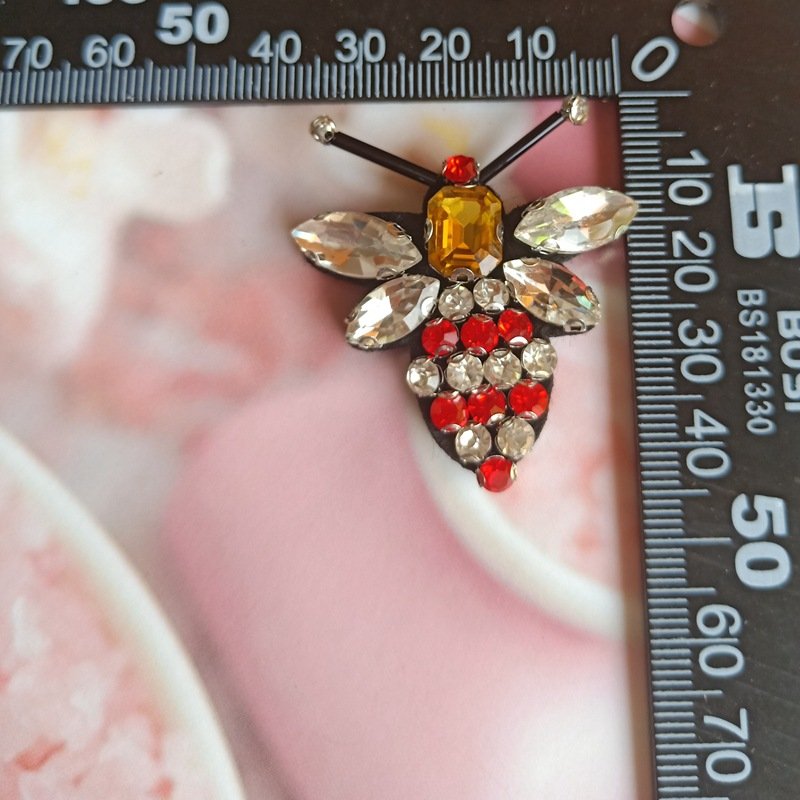 Wholesale Crystal Applique Rhinestone Bee Applique For Wedding Gown Trimming Bridal Sash Rhinestone Patch LSAP097