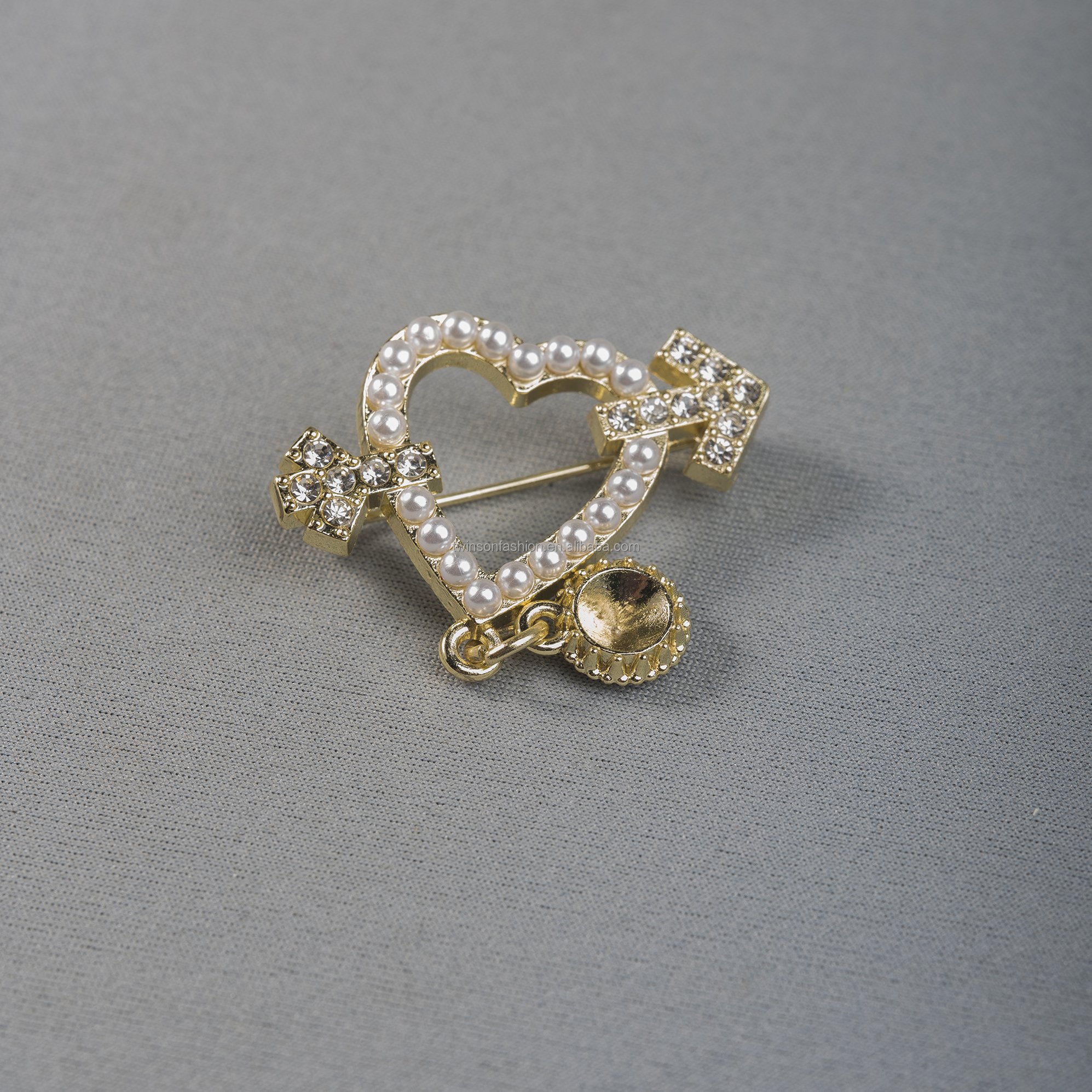 Latest New Fashion Custom Logo Color Size pins vintage crystal rhinestone brooch pin For Garment