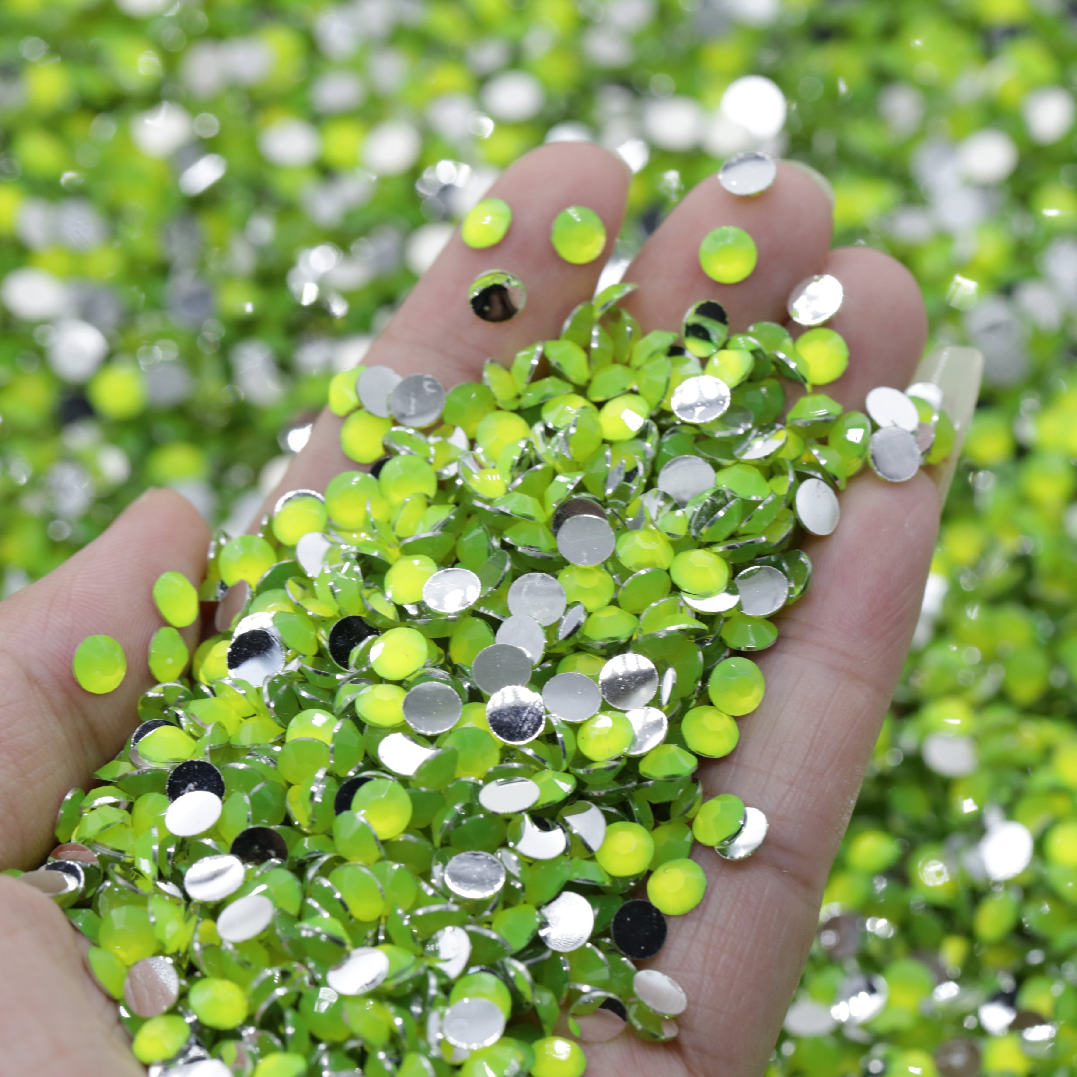 XULIN Glow Under UV 3mm 4mm 5mm Fluorescence Neon Jelly Resin Rhinestone In Bulk Package For Tumbler Decoration
