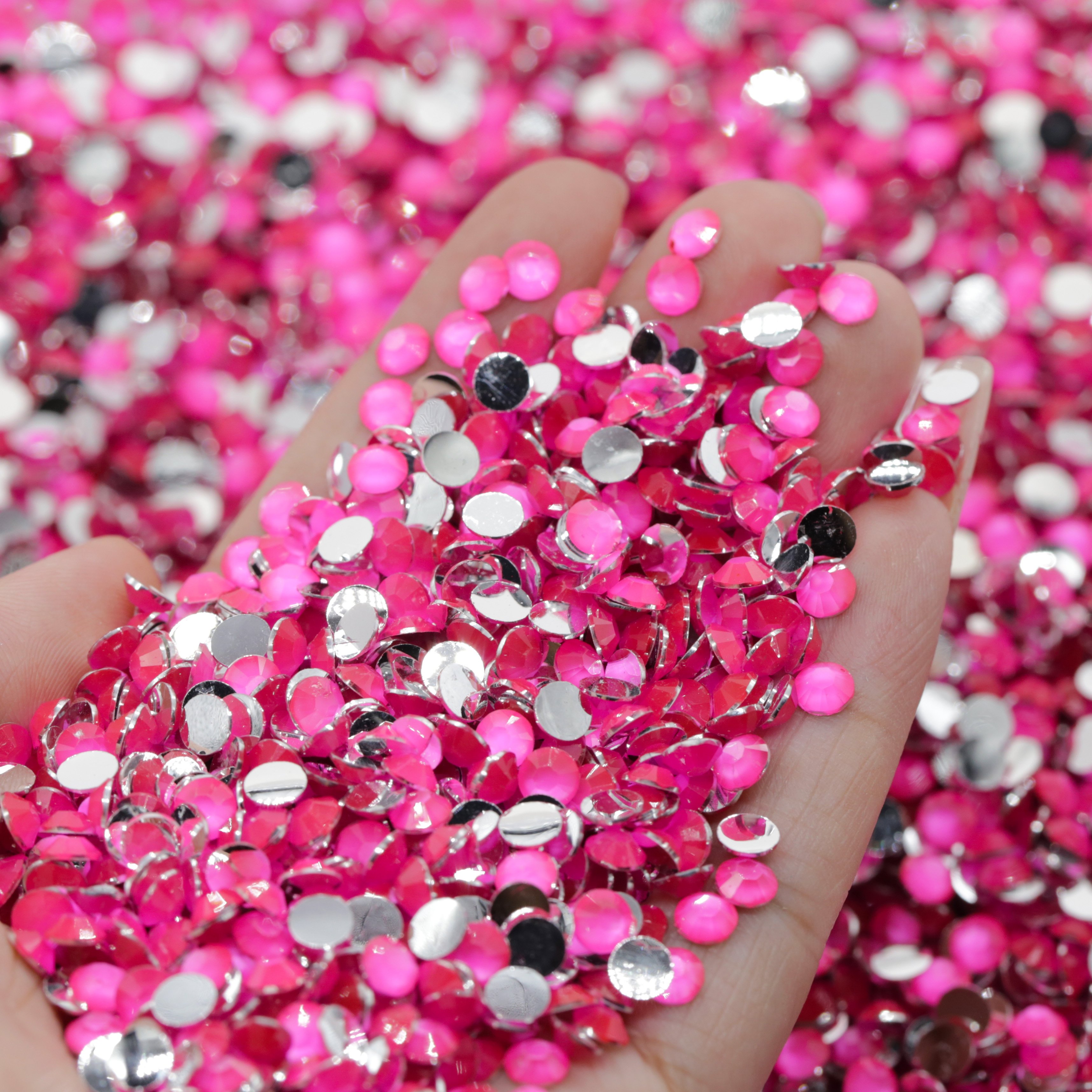 XULIN Glow Under UV 3mm 4mm 5mm Fluorescence Neon Jelly Resin Rhinestone In Bulk Package For Tumbler Decoration