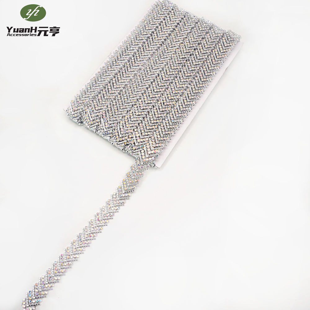 Luxury silver 20mm acrylic crystal trimming modern plastic rhinestone chain for DIY shoes bags garment decor