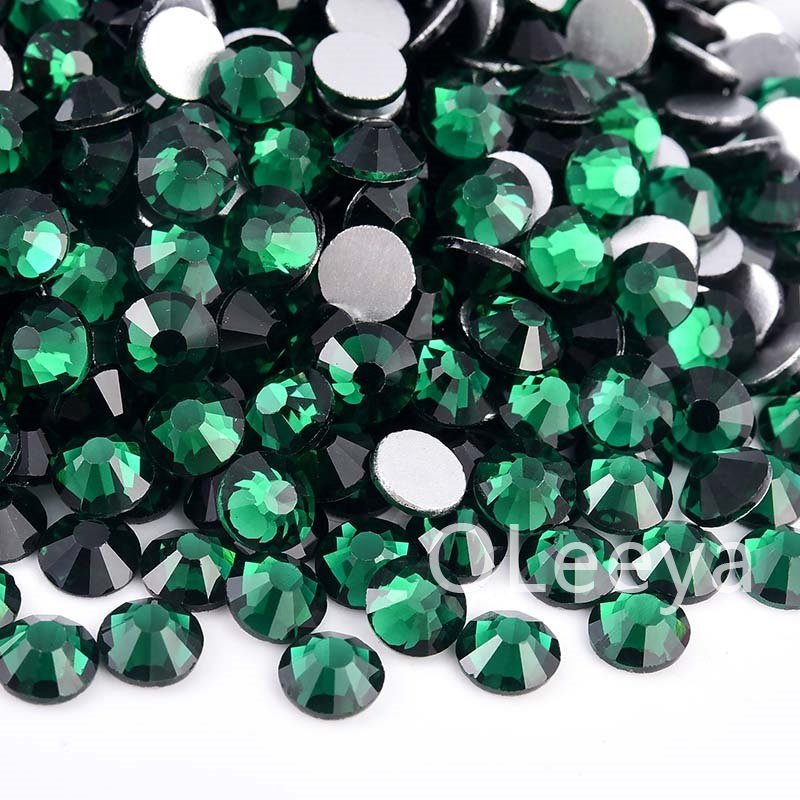 OLeeya Wholesale Sparkle Christmas Rhinestones SS3-SS30 Merry Xmas Fat Back Non Hot Fix Rhinestones For Christmas Decorations