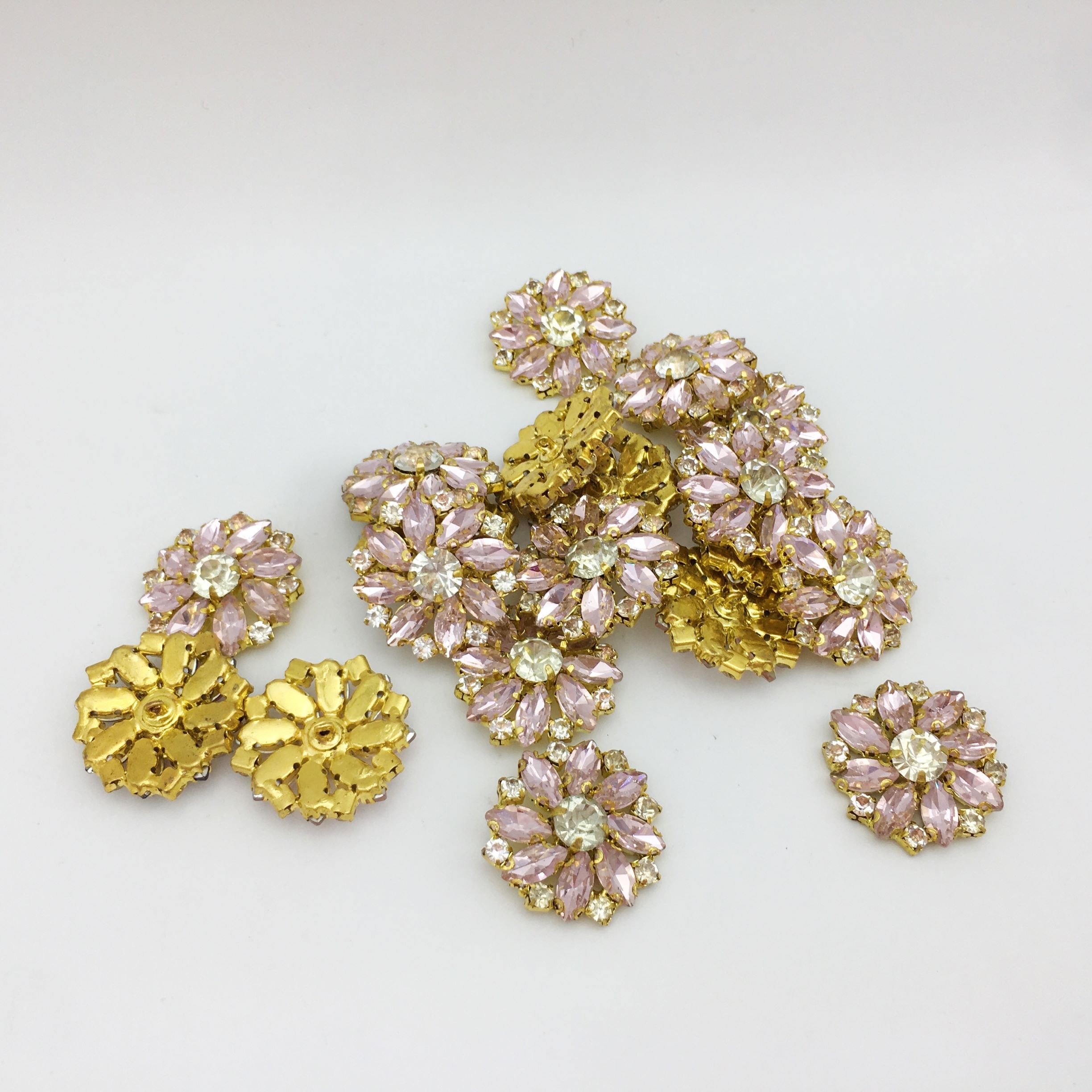 SINRONG Crystal round rhinestone button used for clothing accessories DIY Water Diamond Seam Buckle Sustainable Glass Material