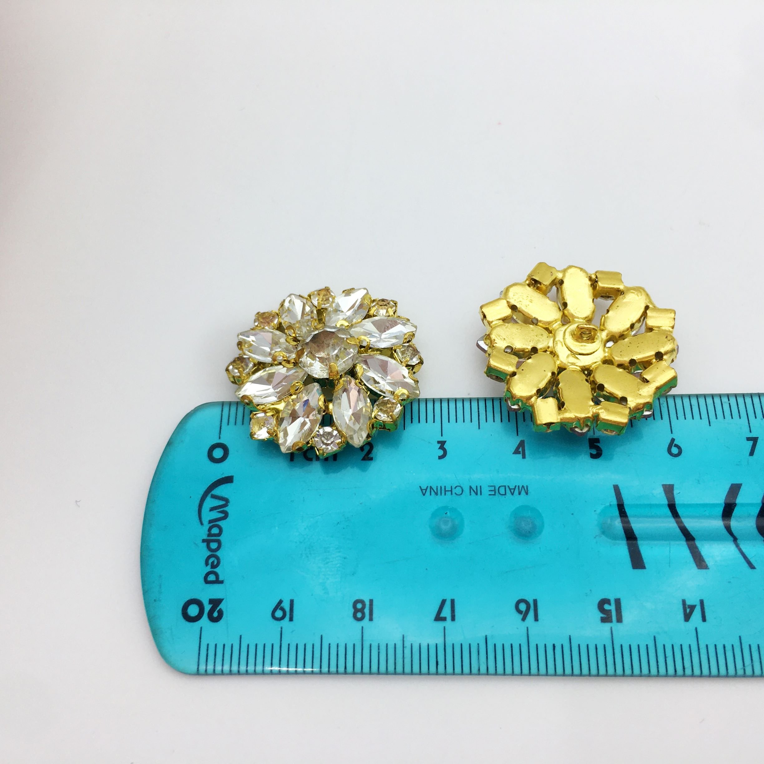 SINRONG Crystal round rhinestone button used for clothing accessories DIY Water Diamond Seam Buckle Sustainable Glass Material