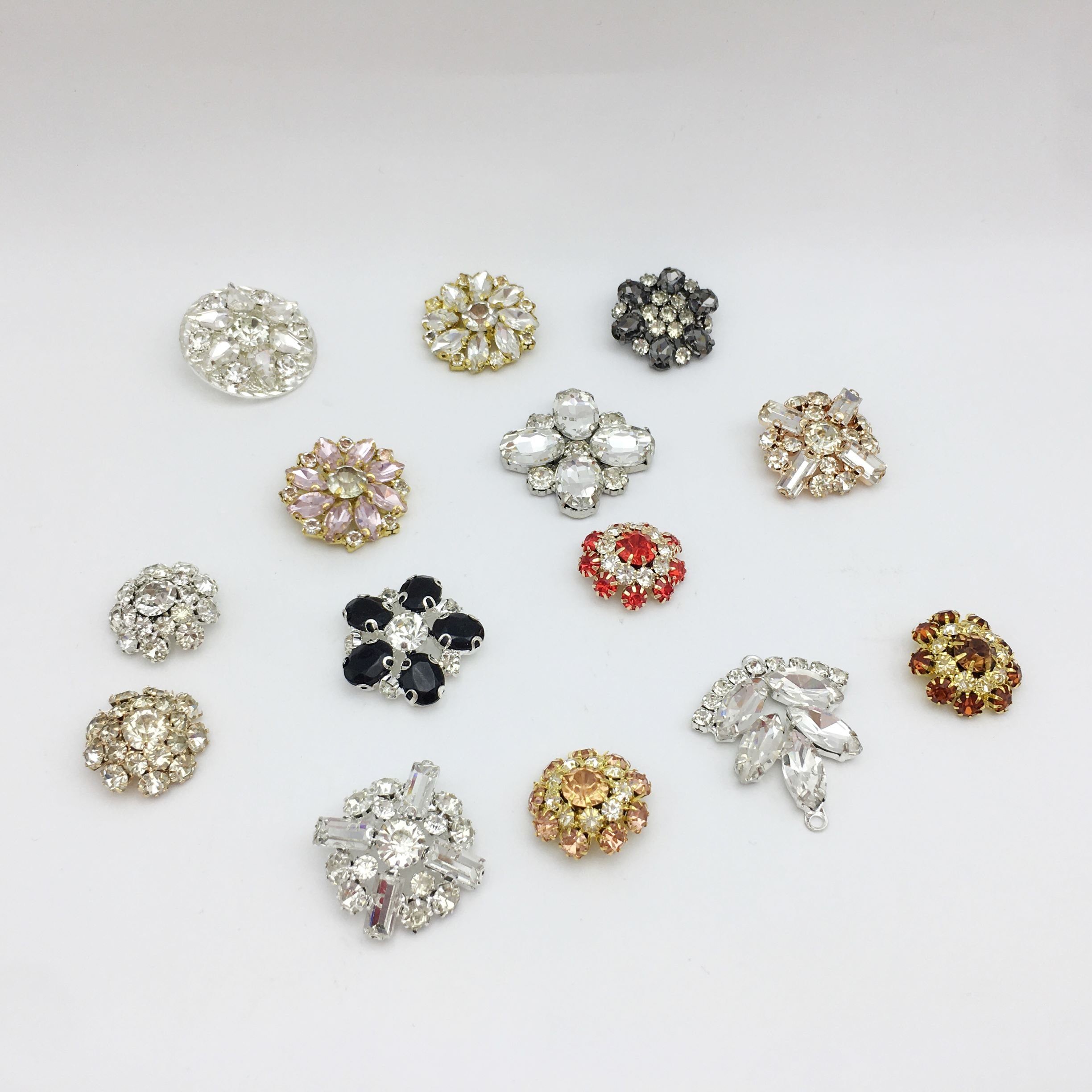 SINRONG Crystal round rhinestone button used for clothing accessories DIY Water Diamond Seam Buckle Sustainable Glass Material