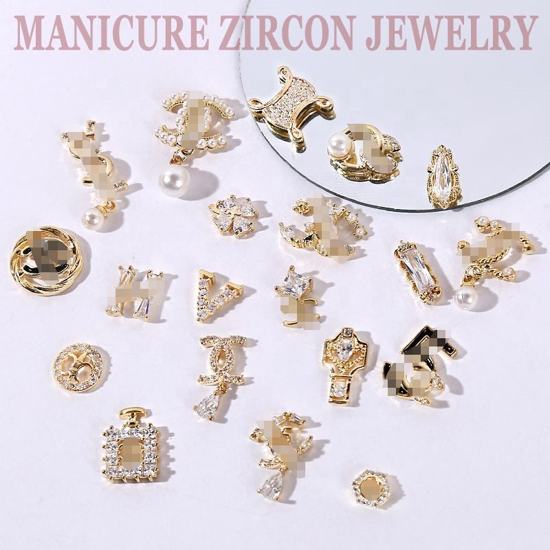 2023 Kawaii Metal 3D Logo Zircon Nail Charms Luxury Brand Name Designer Logo Nail Art Rhinestone Charms Crystal Nail Decoration