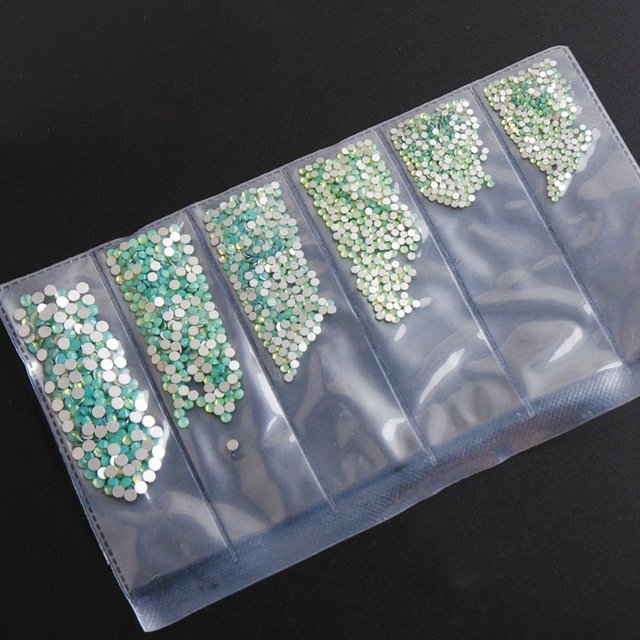 Hot sale 3D nail art decoration stones rhinestone for nail art