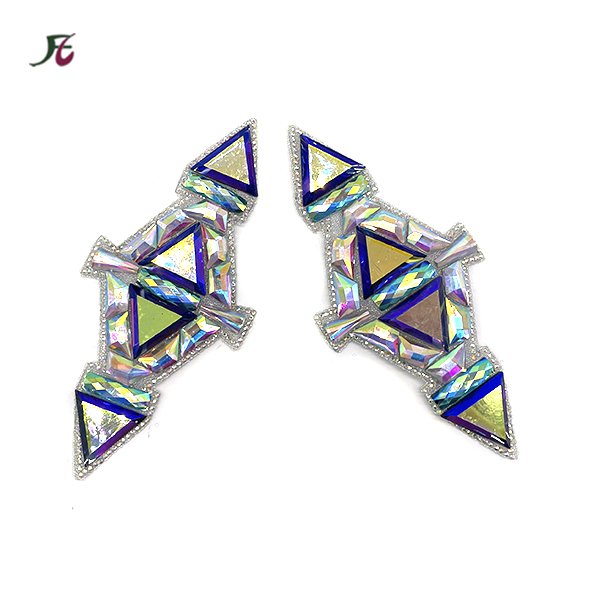 2024 Iron-on Iridescent triangle Resin Rhinestone Appliques Fancy Rhinestone Patches for Carnival Costumes headpiece Decoration