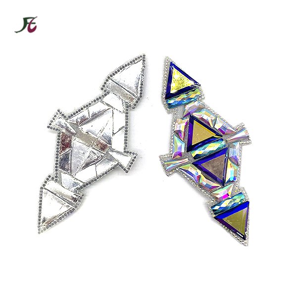 2024 Iron-on Iridescent triangle Resin Rhinestone Appliques Fancy Rhinestone Patches for Carnival Costumes headpiece Decoration