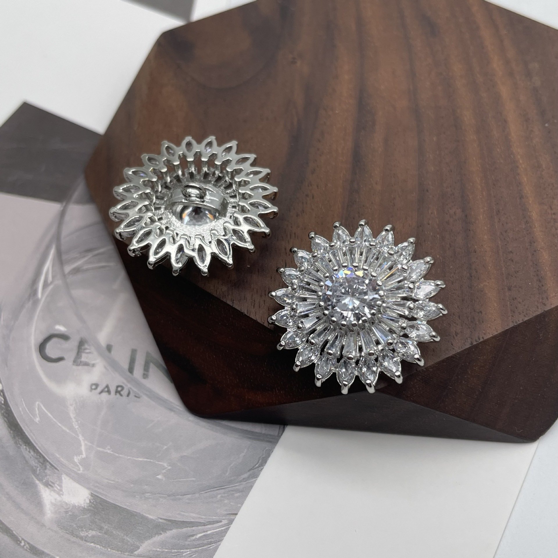 Fashion Decorative Wedding Bridal Bouquet Flower Zircon Sewing Button With Pearl Rhinestone Covered For Garment Accessories