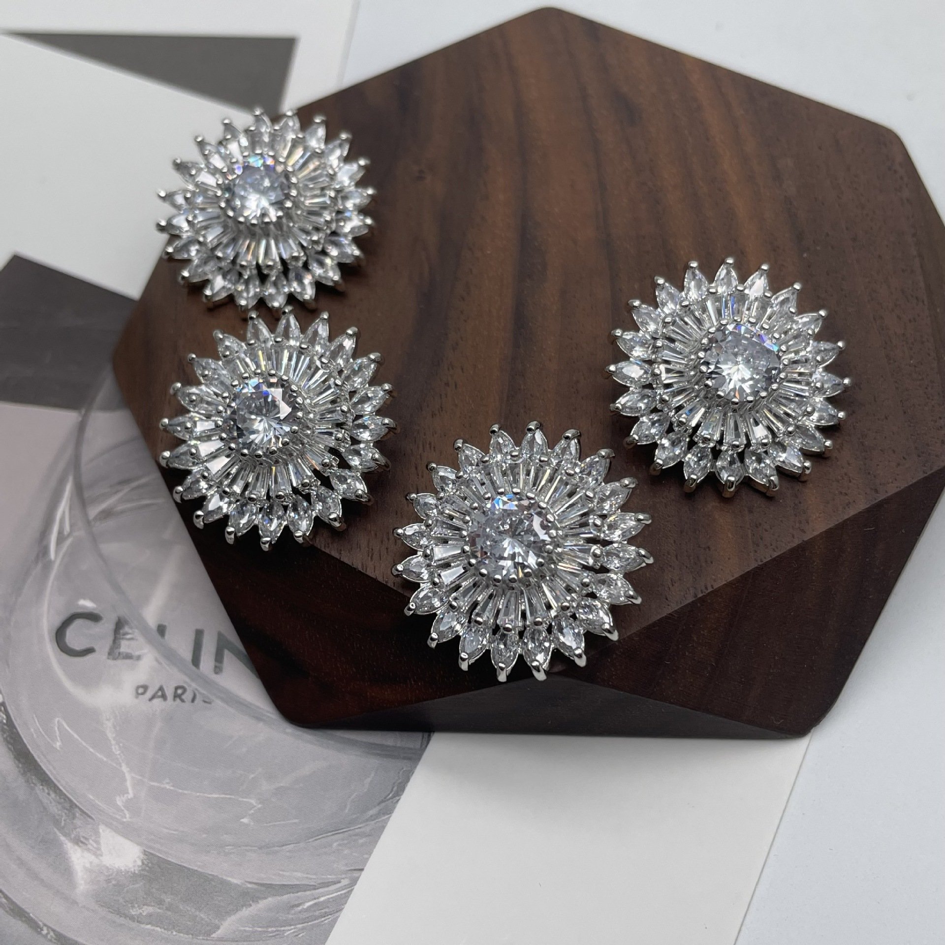 Fashion Decorative Wedding Bridal Bouquet Flower Zircon Sewing Button With Pearl Rhinestone Covered For Garment Accessories