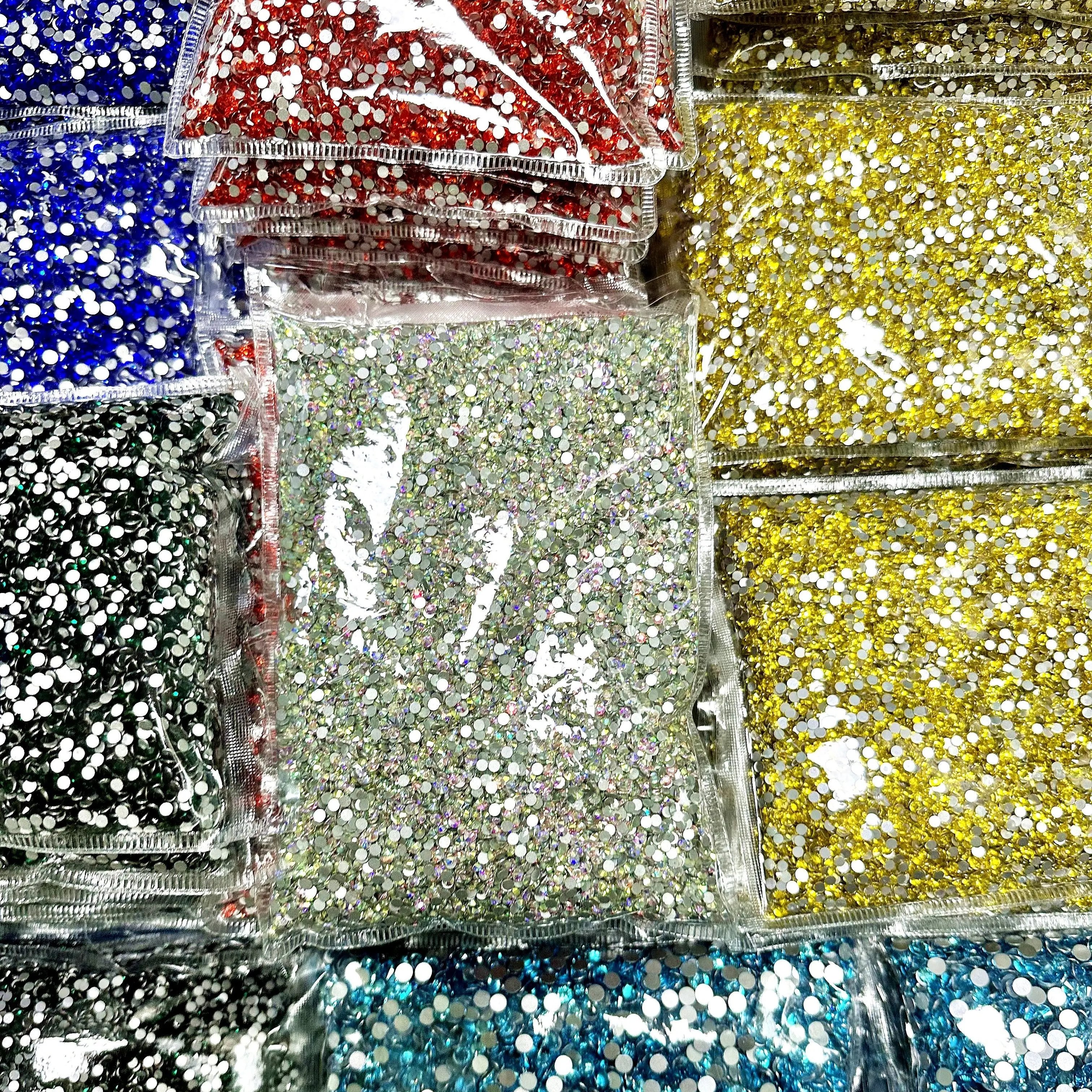 Wholesale Rhinestones 200 Colors 14400pcs Glue On Glass Flat Back Rhinestone Bulk Glass Rhinestone Crystal For Garment