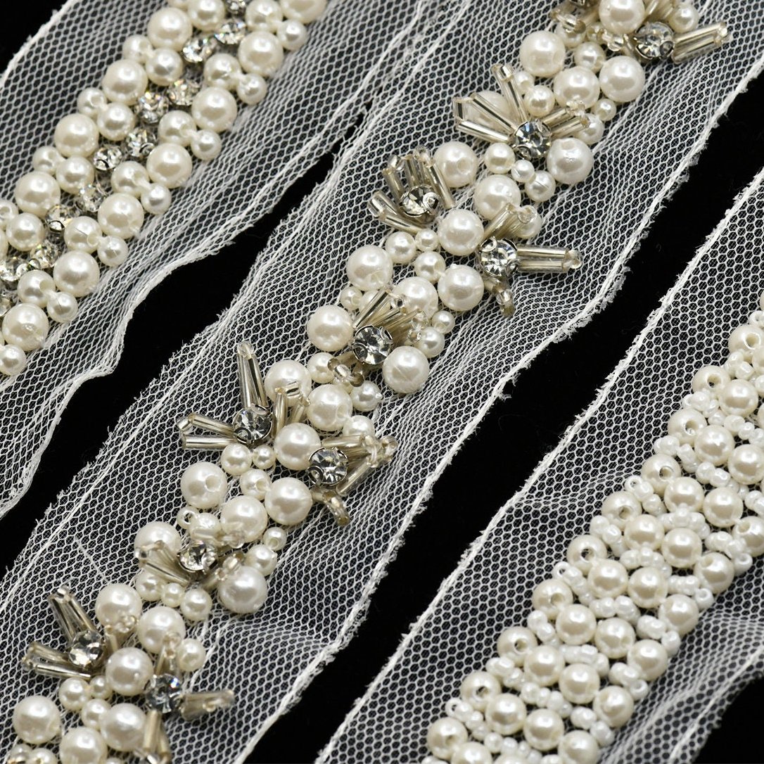 Ribete de cuentas white luxury crystal rhinestone beaded pearl lace mesh trim custom high quality tulle beaded lace trim