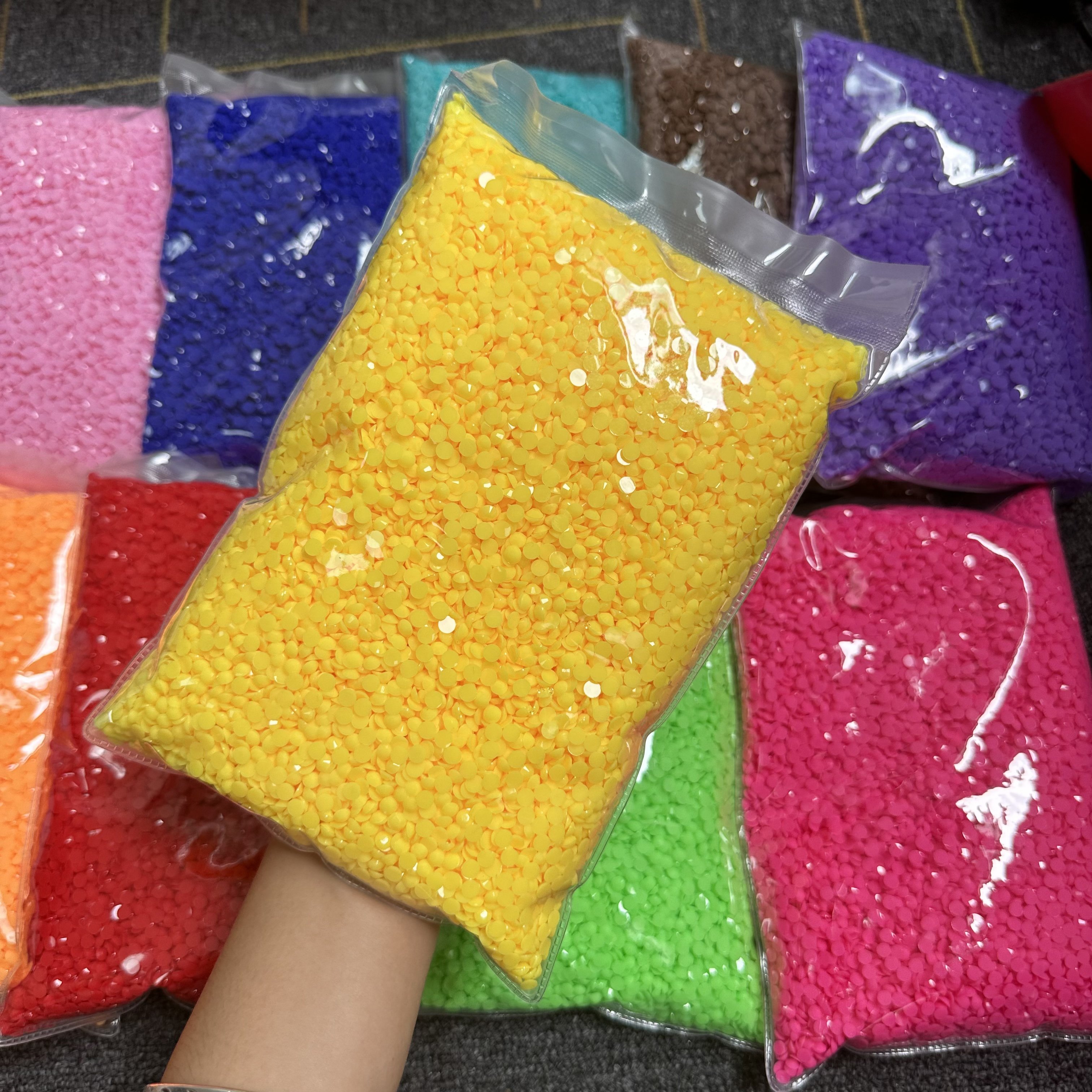 XULIN New Candy Color Flatback Bulk Sparkle Siam Color Resin Rhinestones Wholesale For Stainless Steel Tumbler DIY