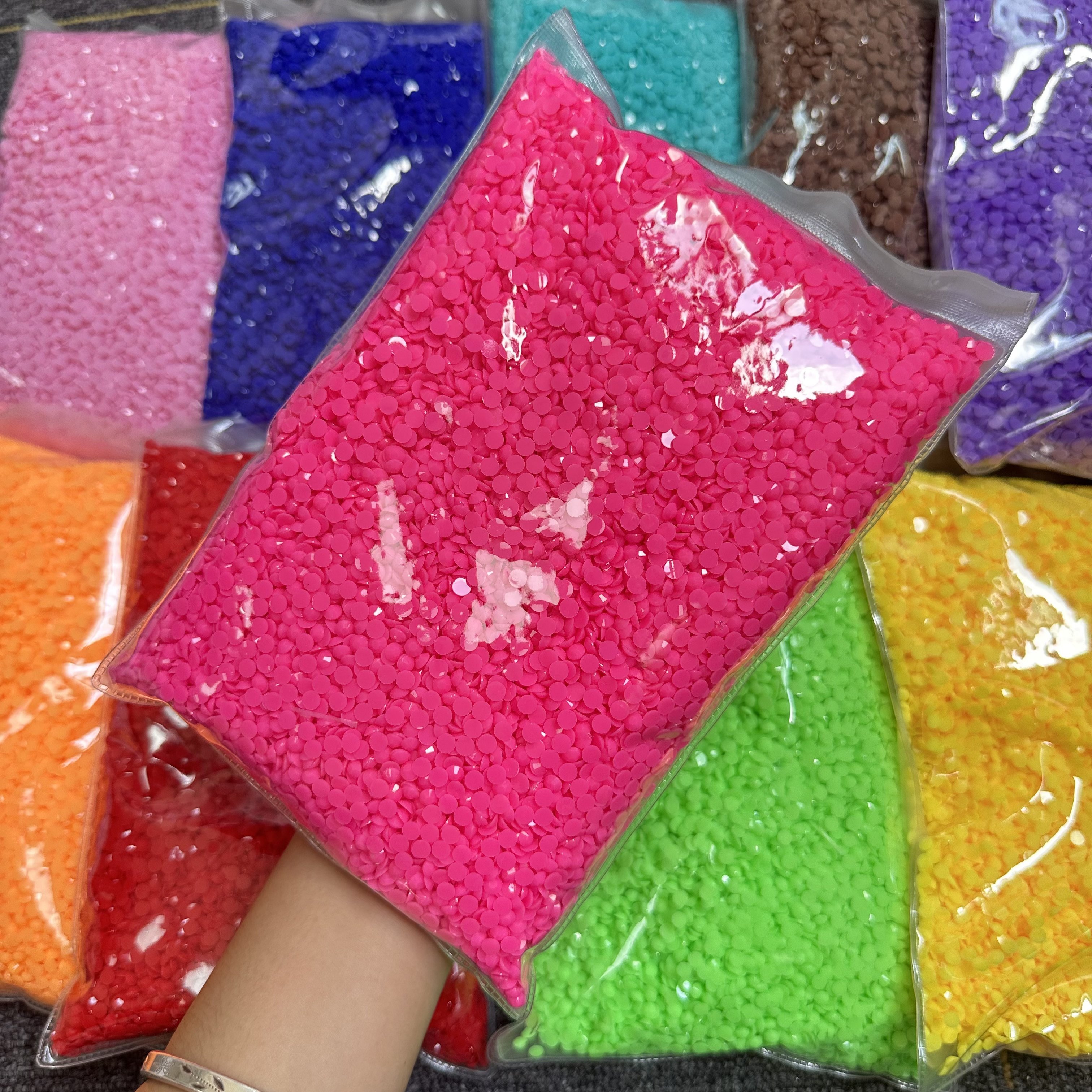 XULIN New Candy Color Flatback Bulk Sparkle Siam Color Resin Rhinestones Wholesale For Stainless Steel Tumbler DIY
