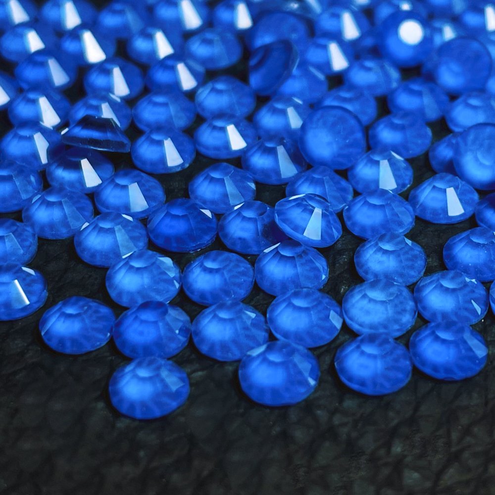 Most Popular in Non Hotfix Rhinestones Fluorescence Nail Art Neon Colors Flat Back Glass Crystal Machine Cutting 2 Bag Lead Free