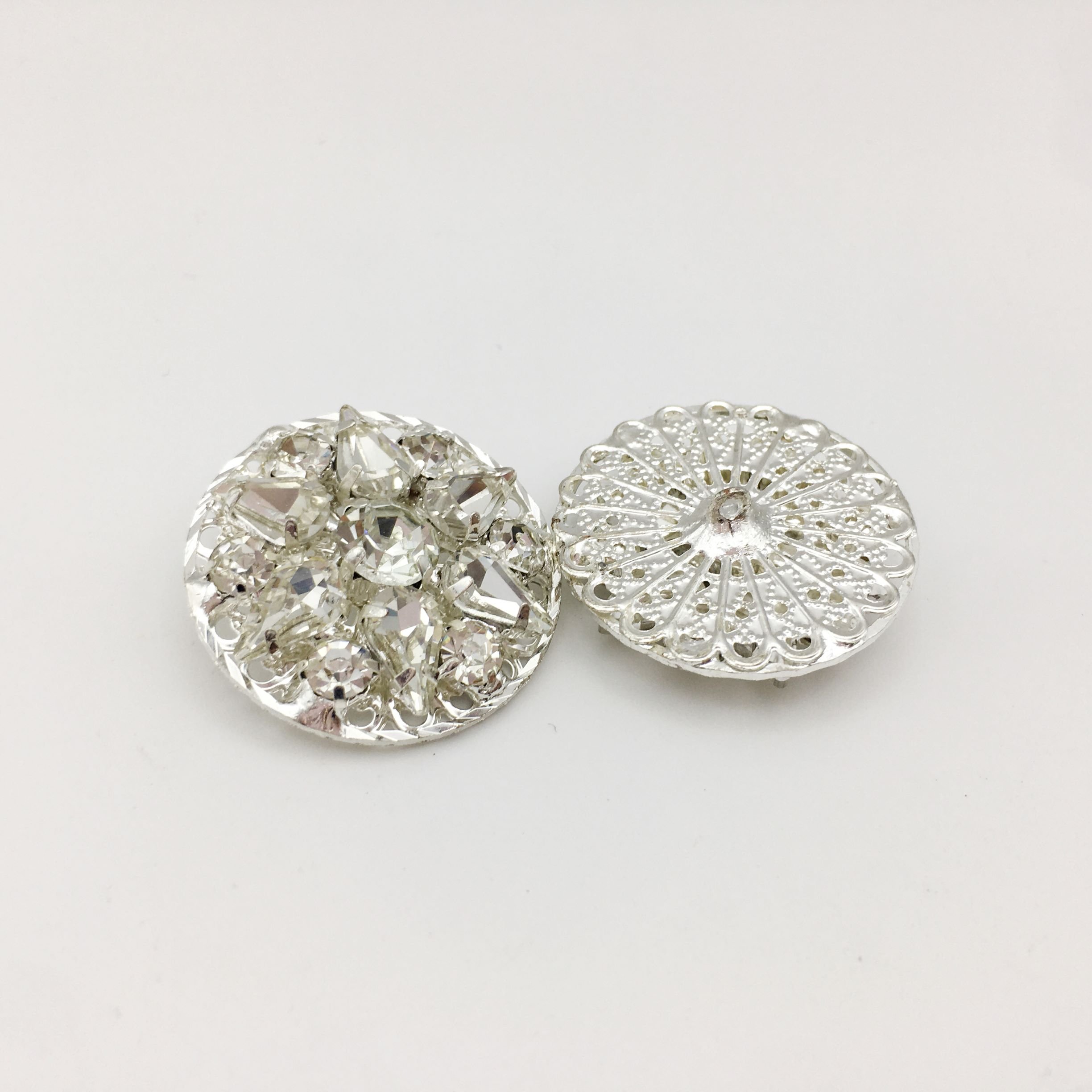 SINRONG handmade metal decoration Button crystal craft products Flat back rhinestone hair accessory Multiple styles in stock