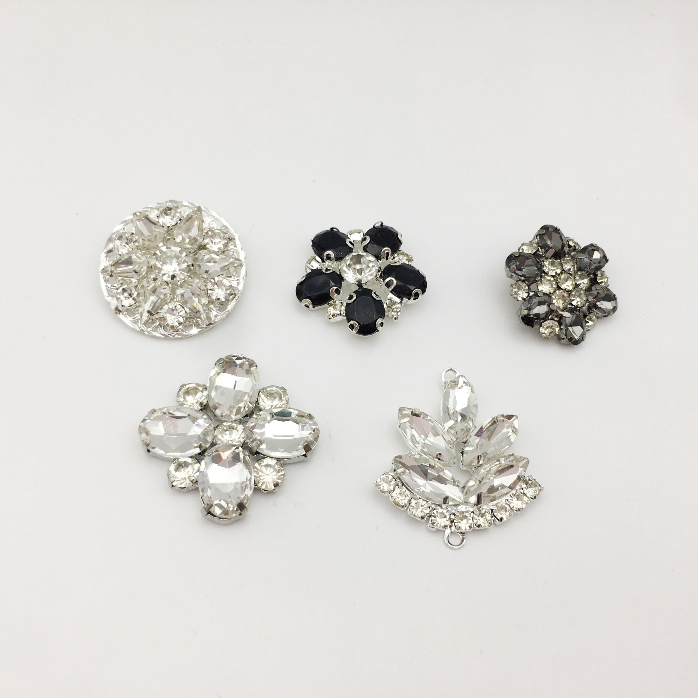 SINRONG handmade metal decoration Button crystal craft products Flat back rhinestone hair accessory Multiple styles in stock