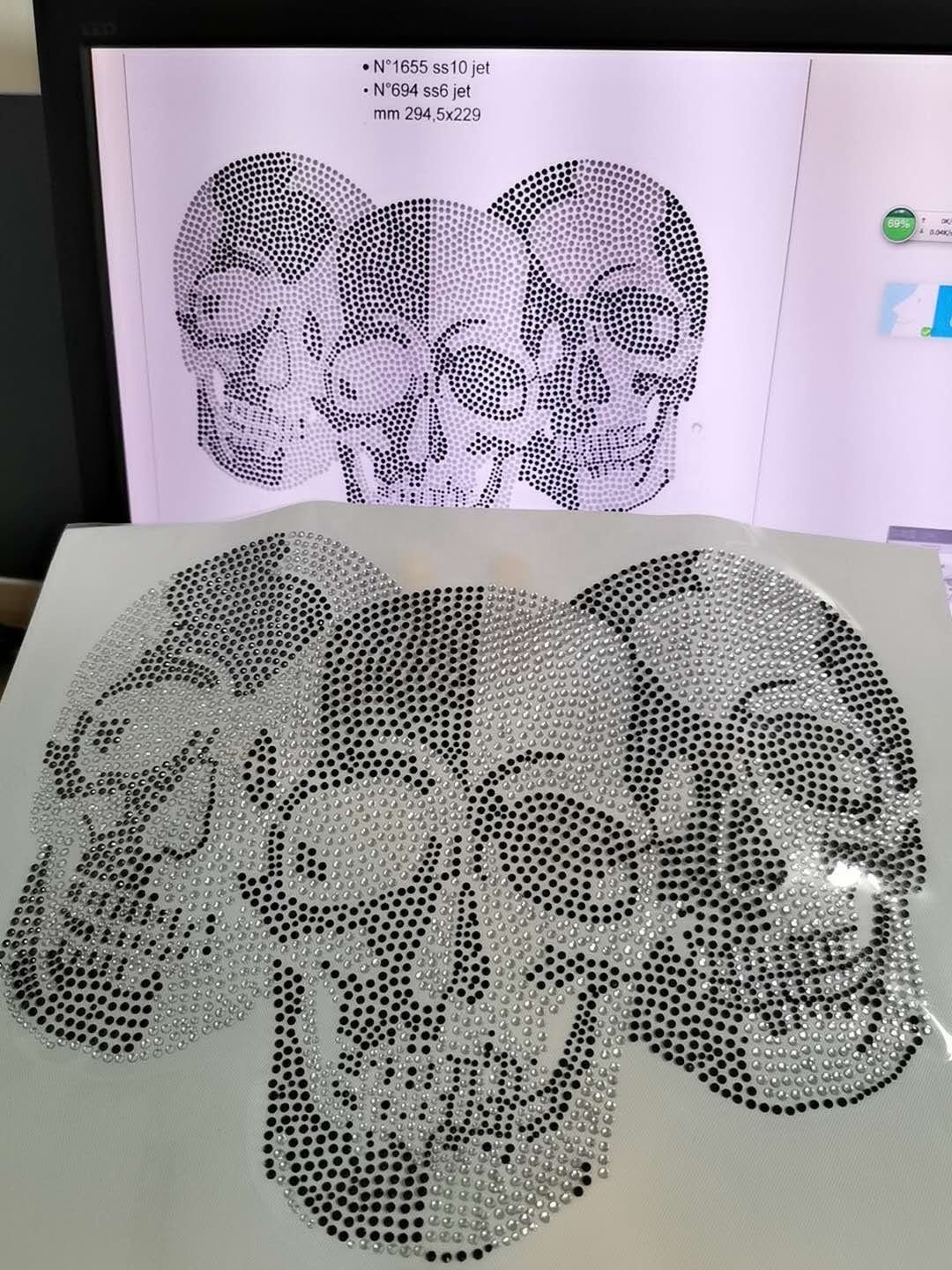 Newest Skull heat transfer rhinestone motif for hoodies and Men T-shirt