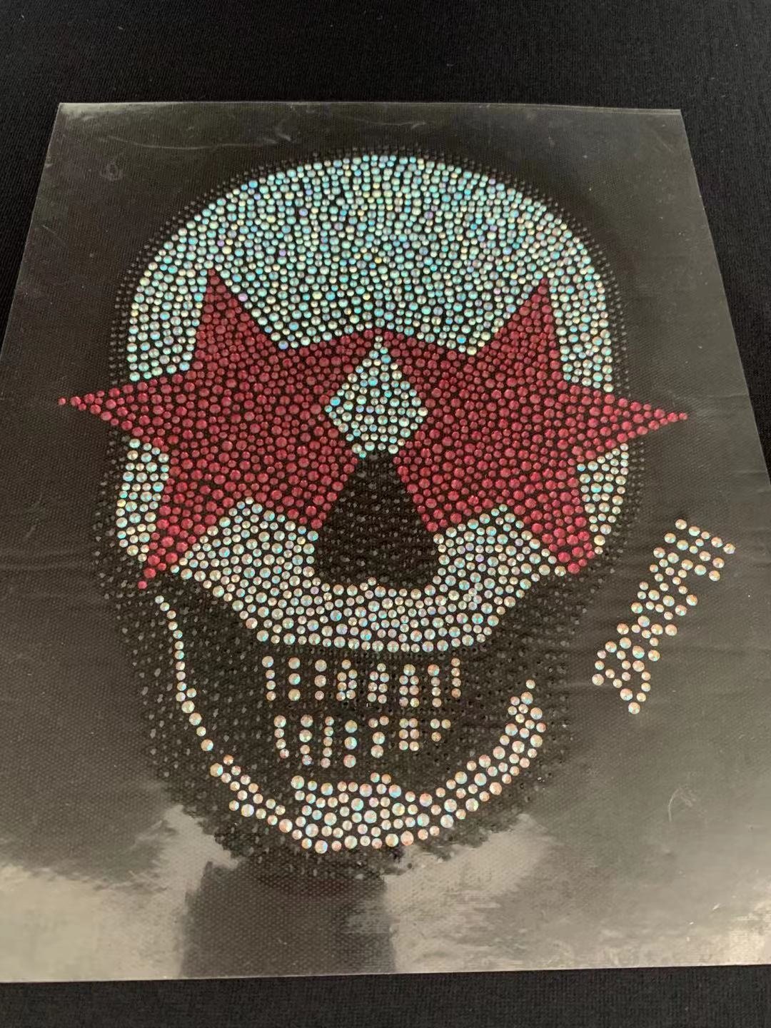 Custom fashionable DMC shinny strong glue Rhinestones skull hotifx motifs skull design