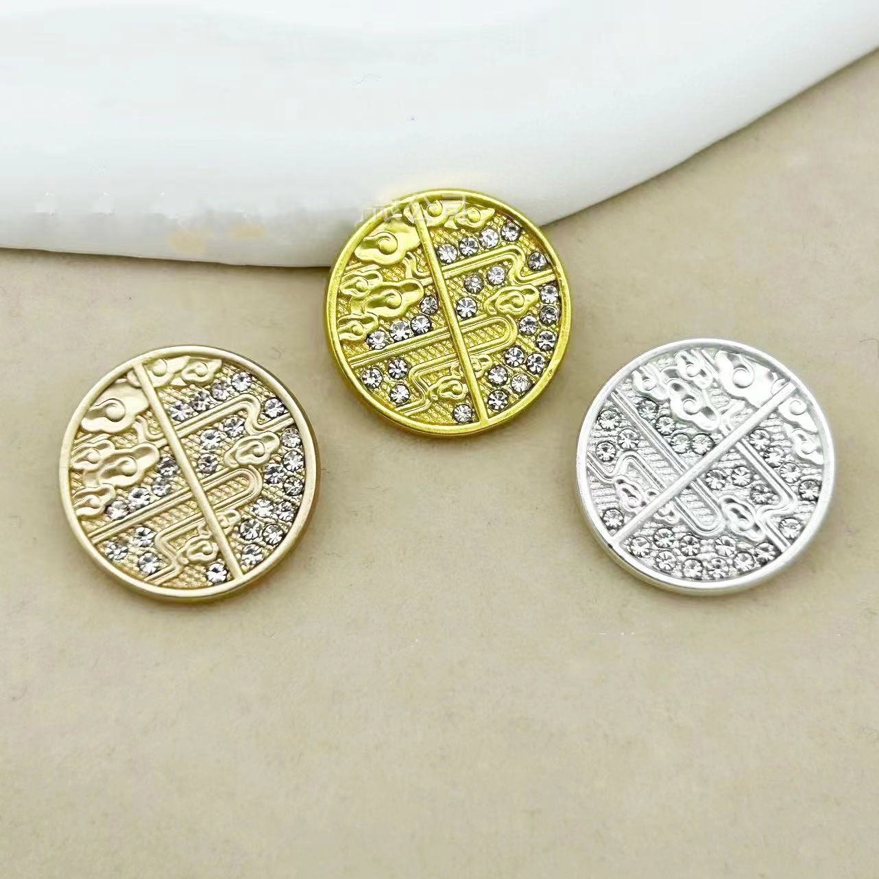 New Fashion Round Shape Engraving Design Rhinestone Metal Button With Zinc Alloy Shank Buttons For Clothes