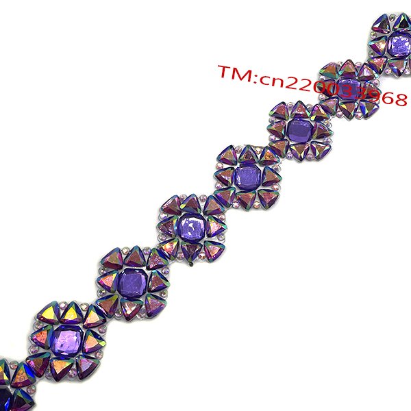 China factory handmade decorative applique rhinestone embroidery iron on lace flower patch appliques trims for carnival costumes