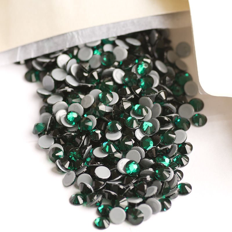 Hot Selling 1440pcs In Bulk Green Emerald Glass Strass Hotfix Rhinestone For Bikini Decoration