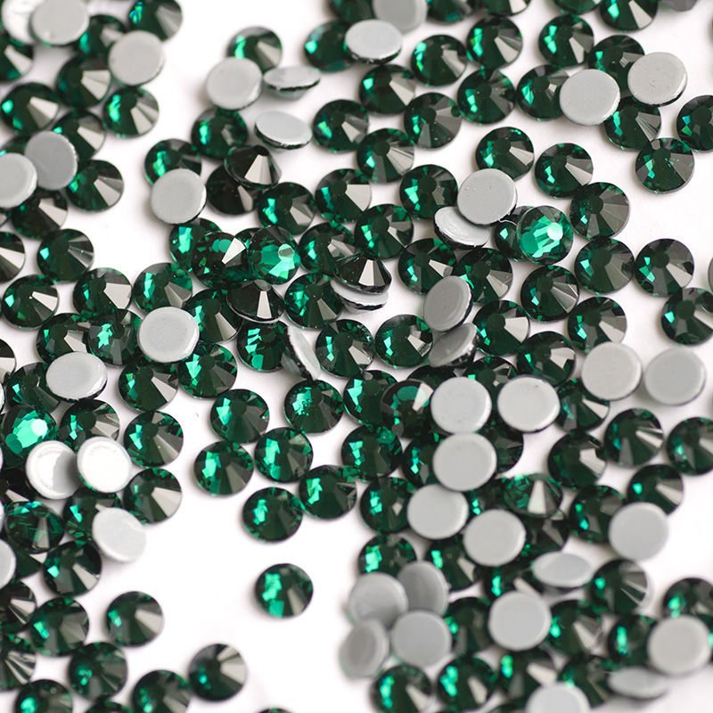 Hot Selling 1440pcs In Bulk Green Emerald Glass Strass Hotfix Rhinestone For Bikini Decoration